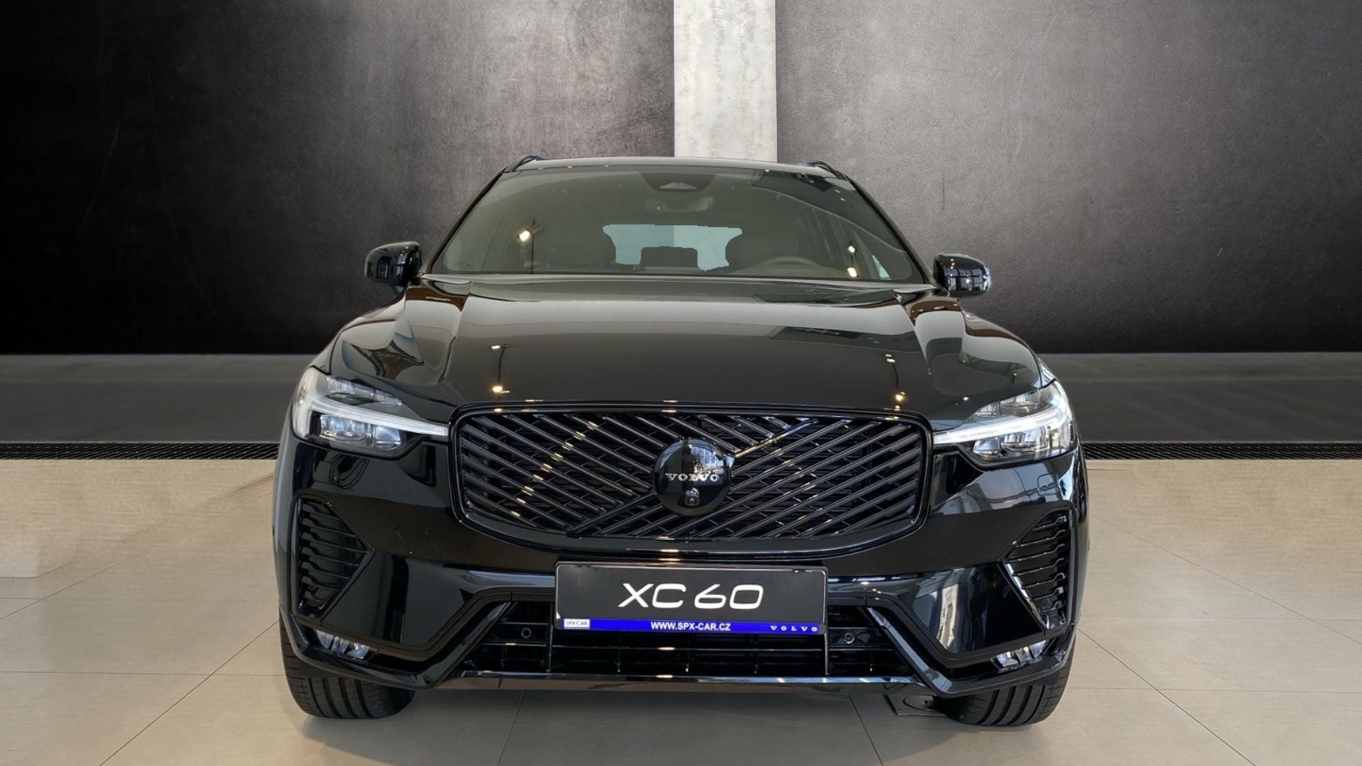 Volvo XC60, PLUS BLACK EDITION, B5 AWD, 18 - fotka 2