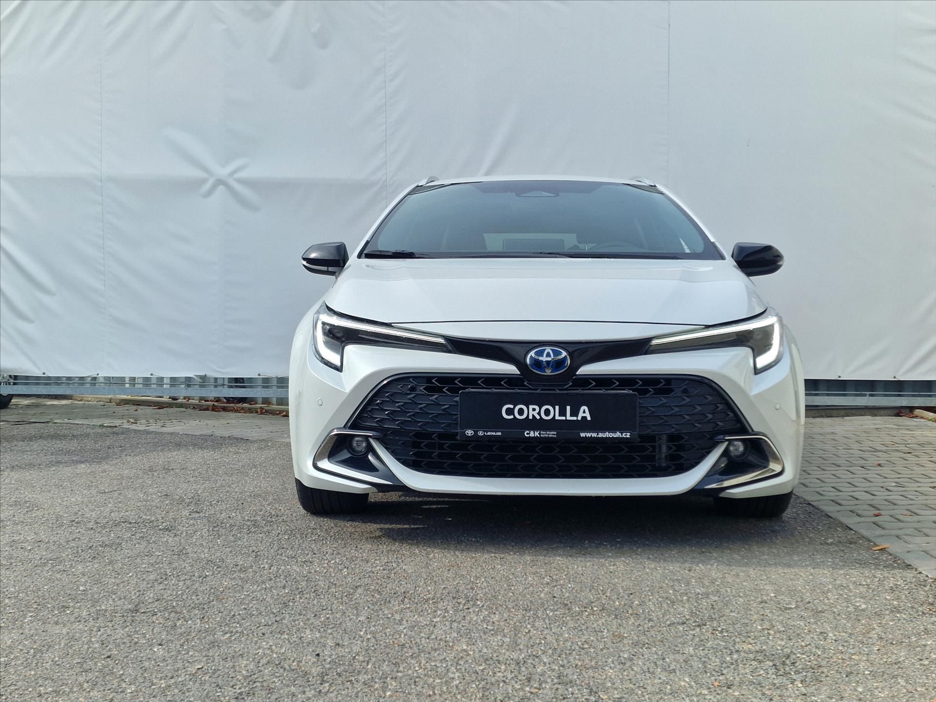Toyota Corolla, 1,8 Hybrid e-CVT 140k  TS Styl - fotka 4