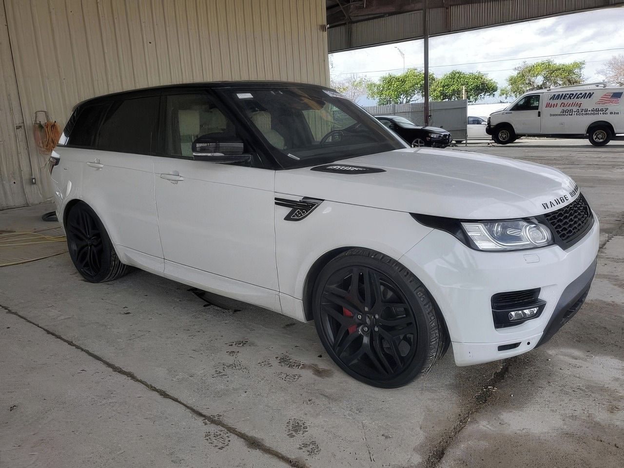Land Rover Range Rover, Auto na cestě - fotka 2