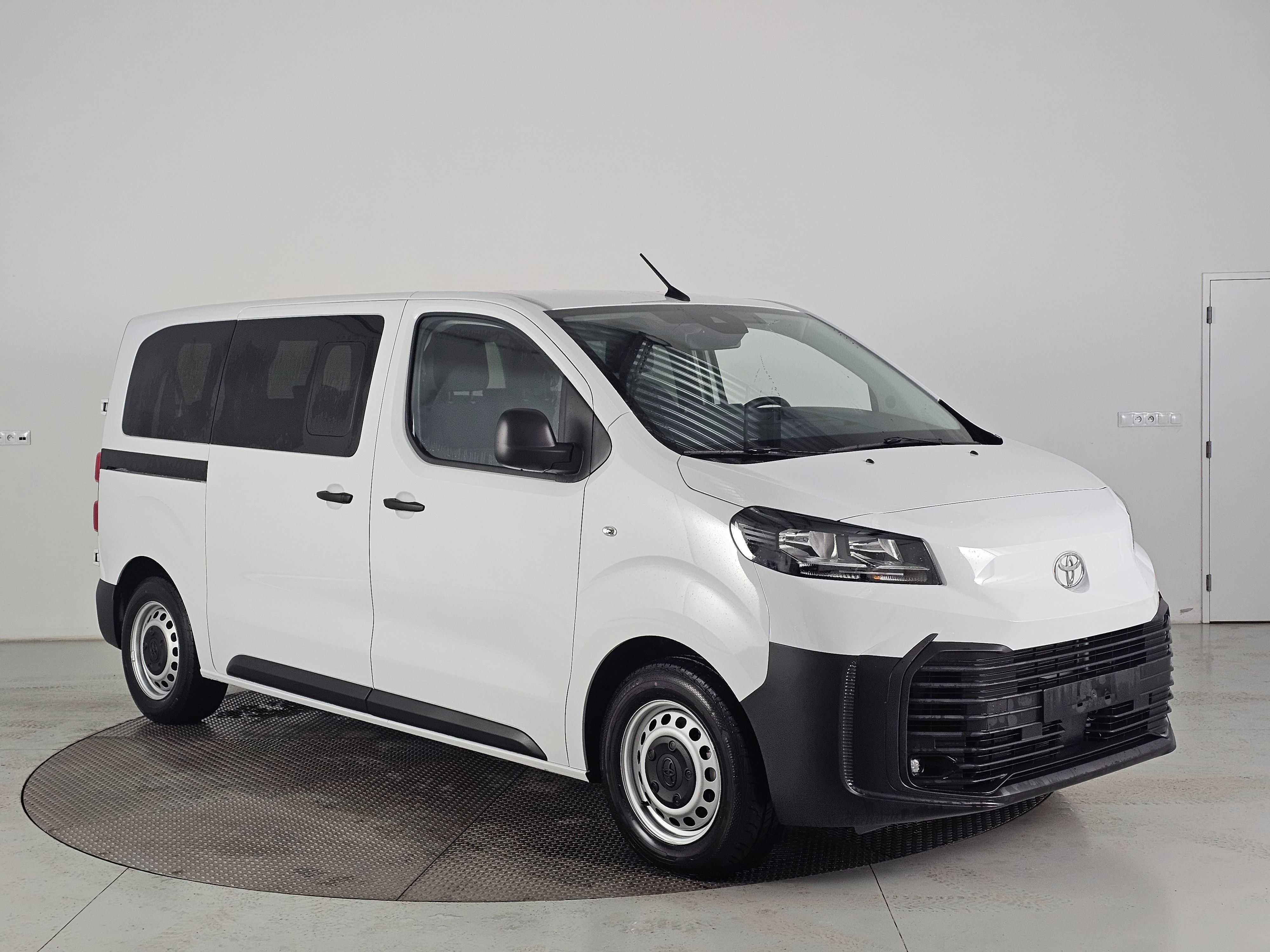 Toyota Proace Verso, L2, 2.2D, 110kW, 6MT, Combi 9S - fotka 3