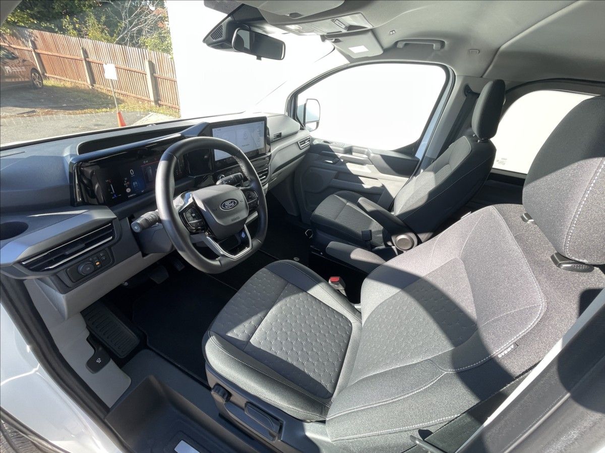 Ford Tourneo Custom, 2,0 EcoBlue AWD A8 L2 Titanium - fotka 5