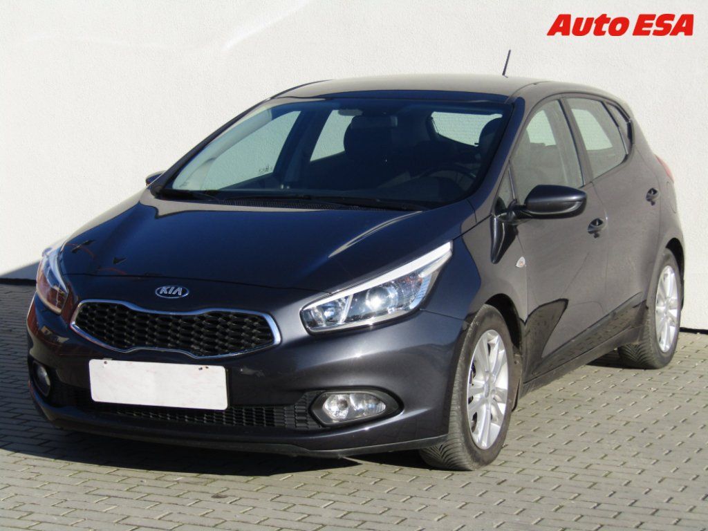 Kia Cee´d, 1.4i,1.maj,ČR - fotka 3