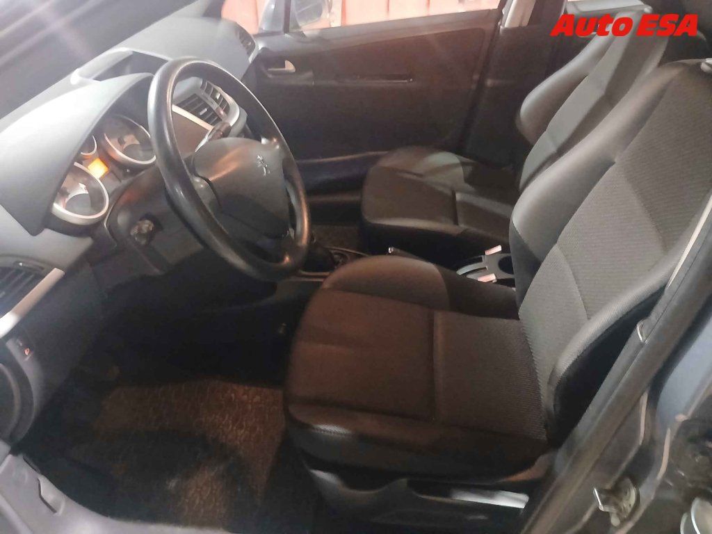 Peugeot 207, 1.4 i,1.maj,ČR,Klima - fotka 3