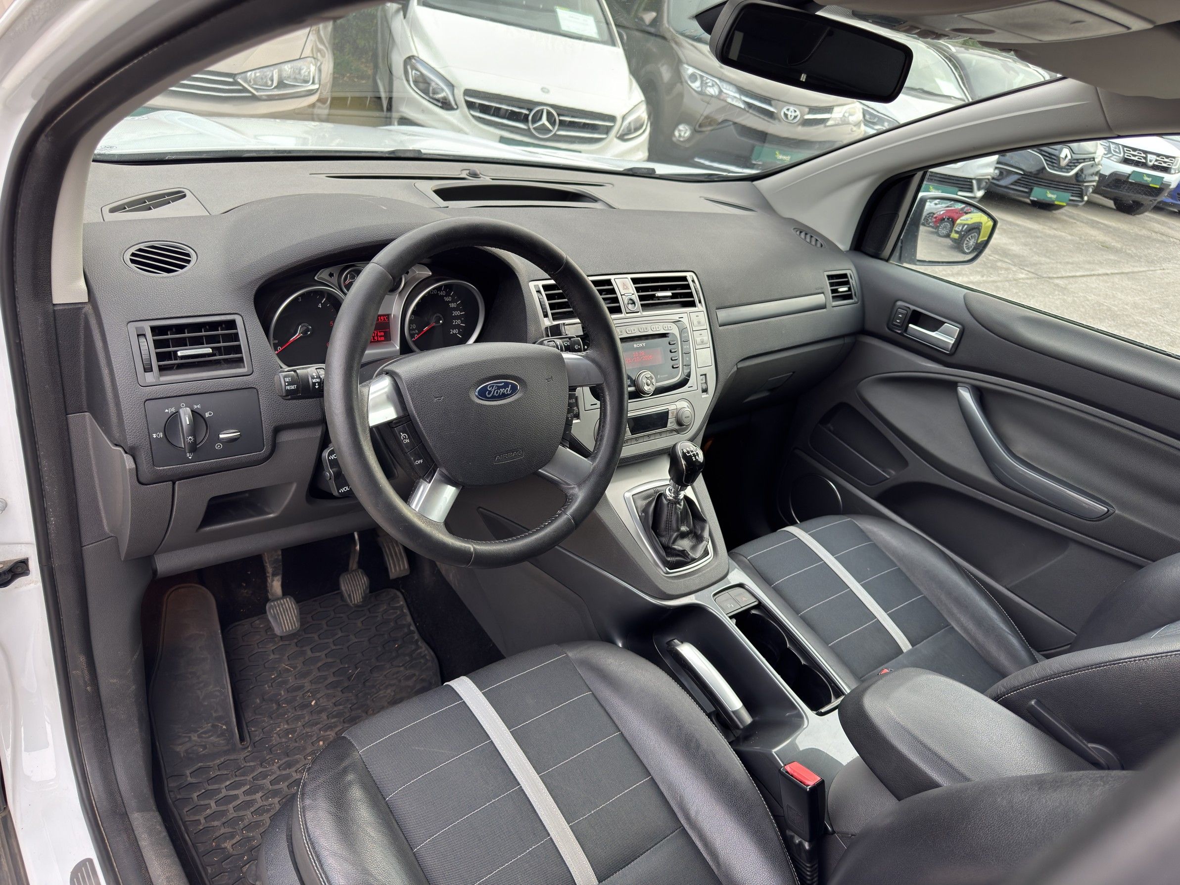 Ford Kuga, 2.0 TDCi 100 kW Titanium 4x4 - fotka 5
