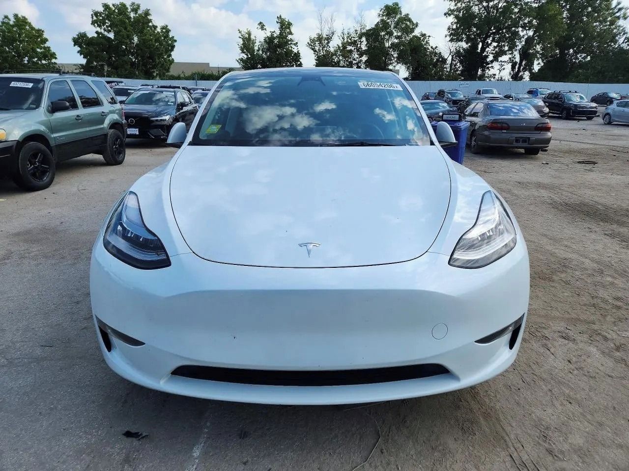 Tesla Model Y, Auto na cestě - fotka 2
