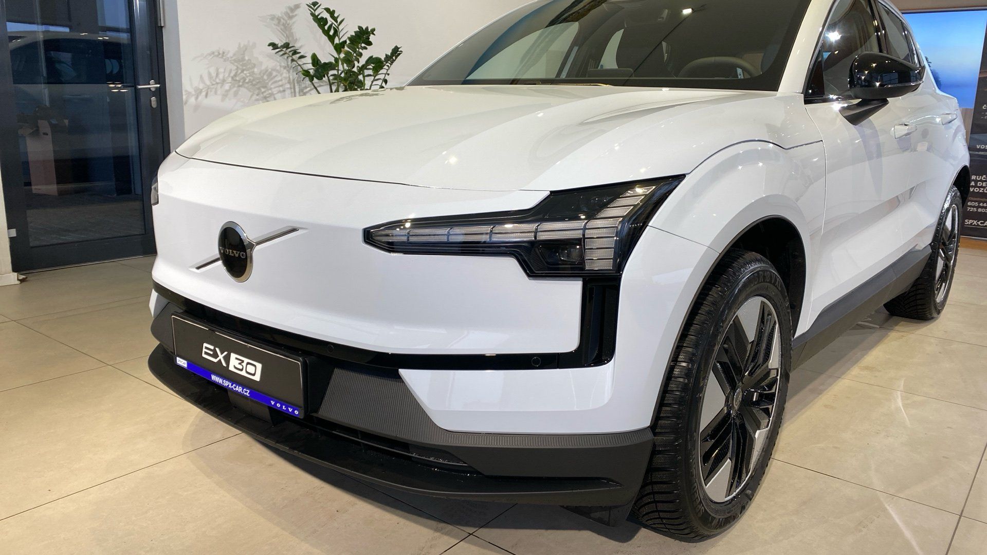Volvo EX30, PLUS, P5 LONG RANGE electric, - fotka 4