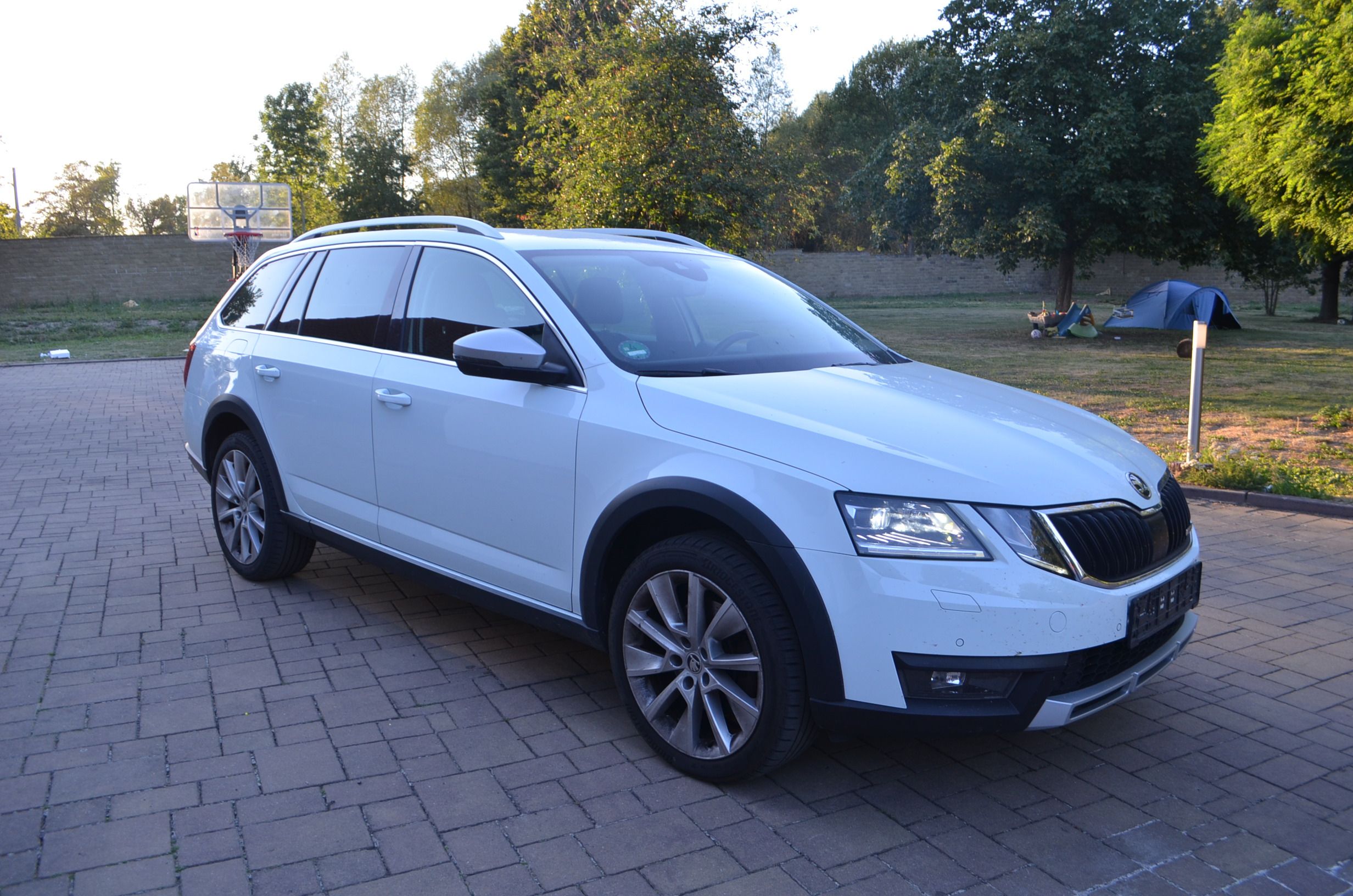 Škoda Octavia, SCOUT*2.0TDI*135KW*FACELIFT - fotka 2