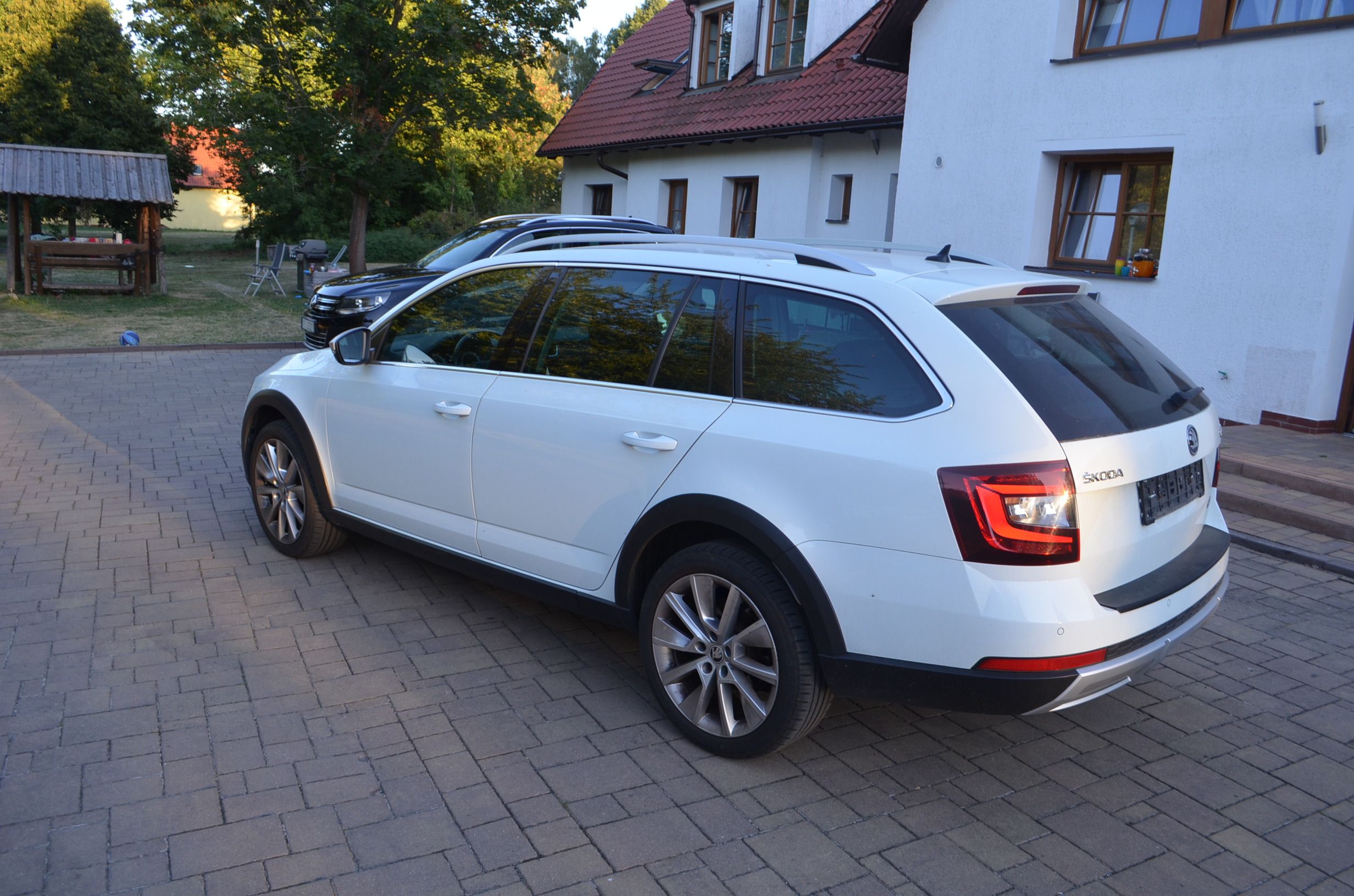 Škoda Octavia, SCOUT*2.0TDI*135KW*FACELIFT - fotka 6