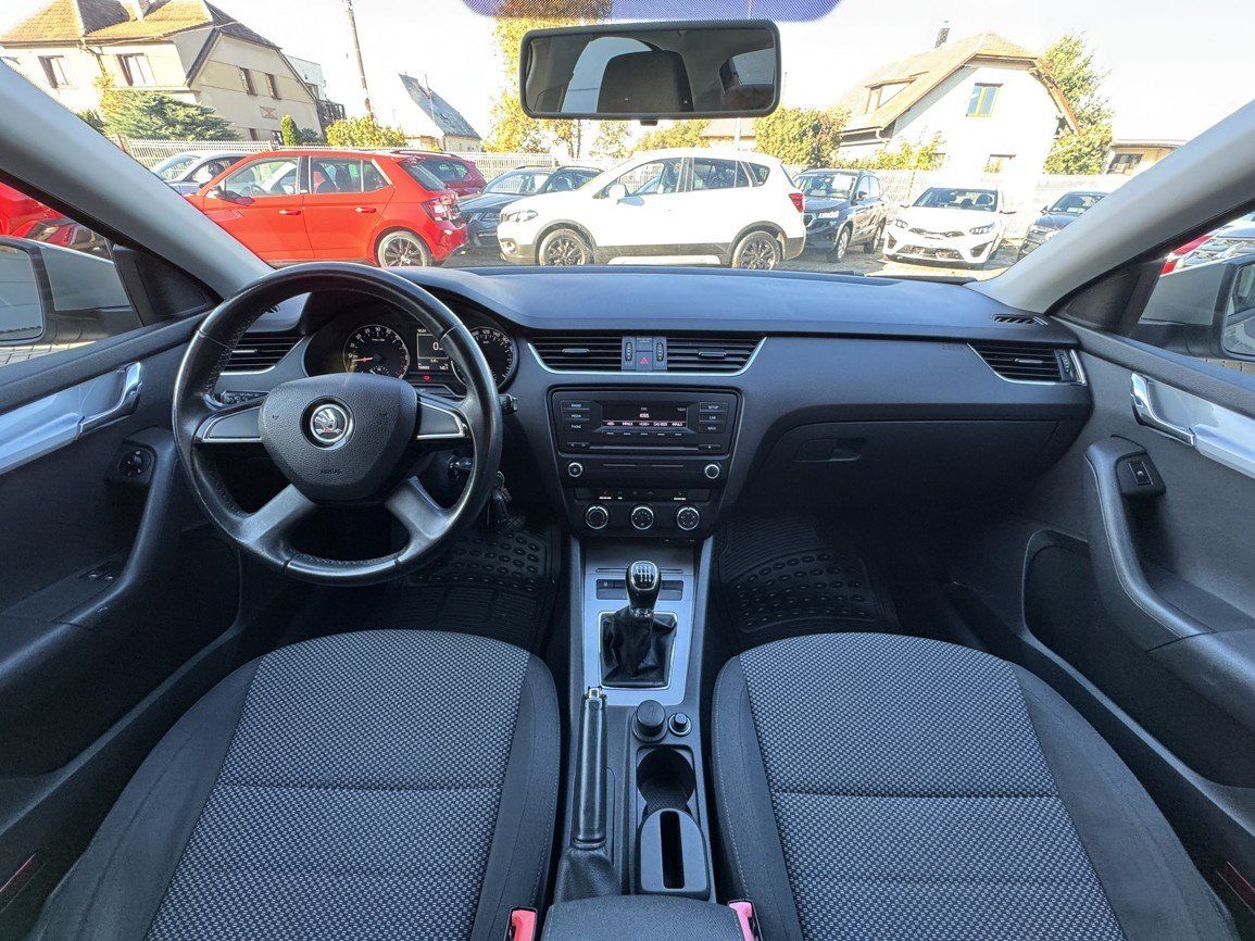 Škoda Octavia, 2.0TDi  Klima Tempomat BT - fotka 6