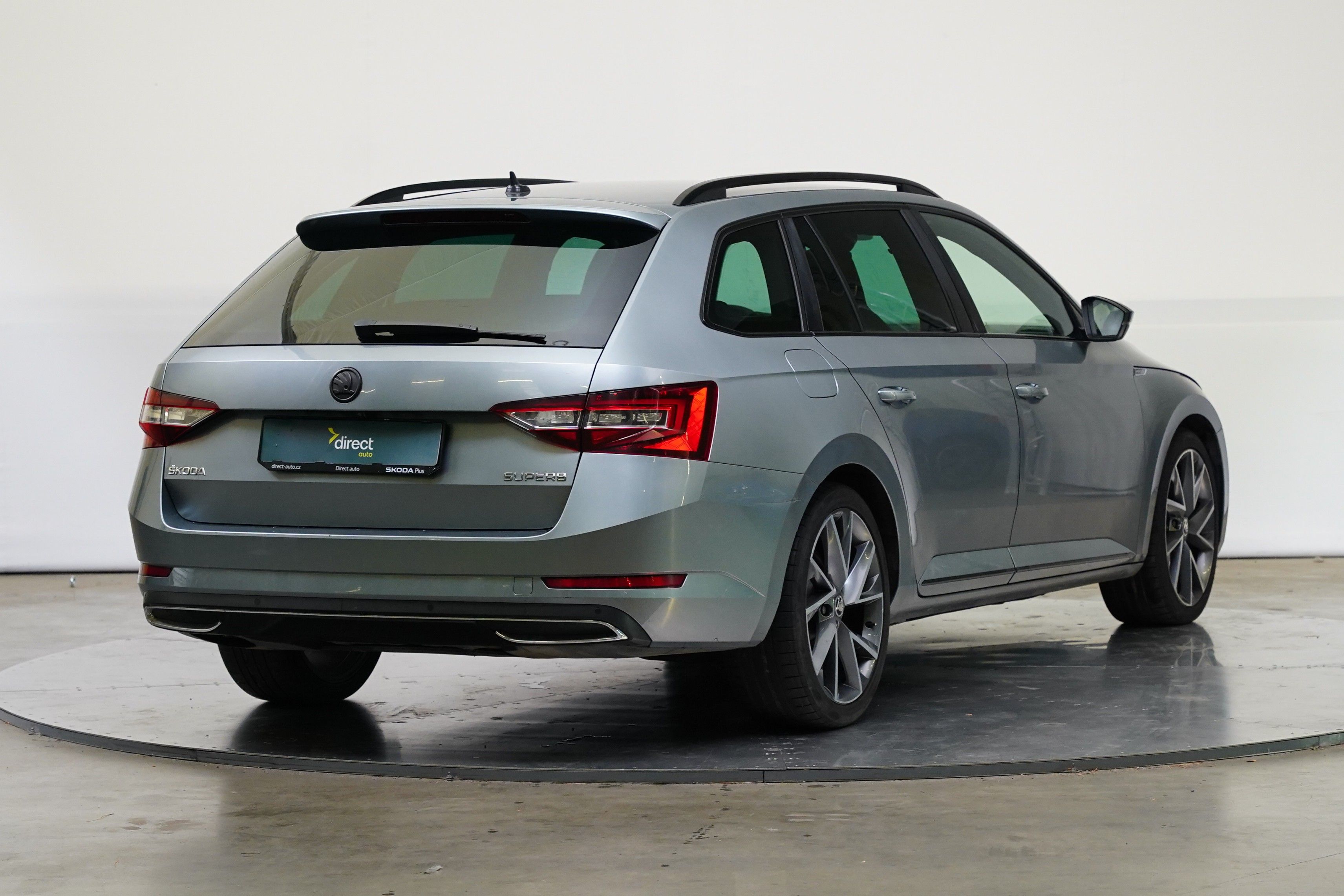 Škoda Superb, 2.0 TDI 110 kW DSG Sportline - fotka 2