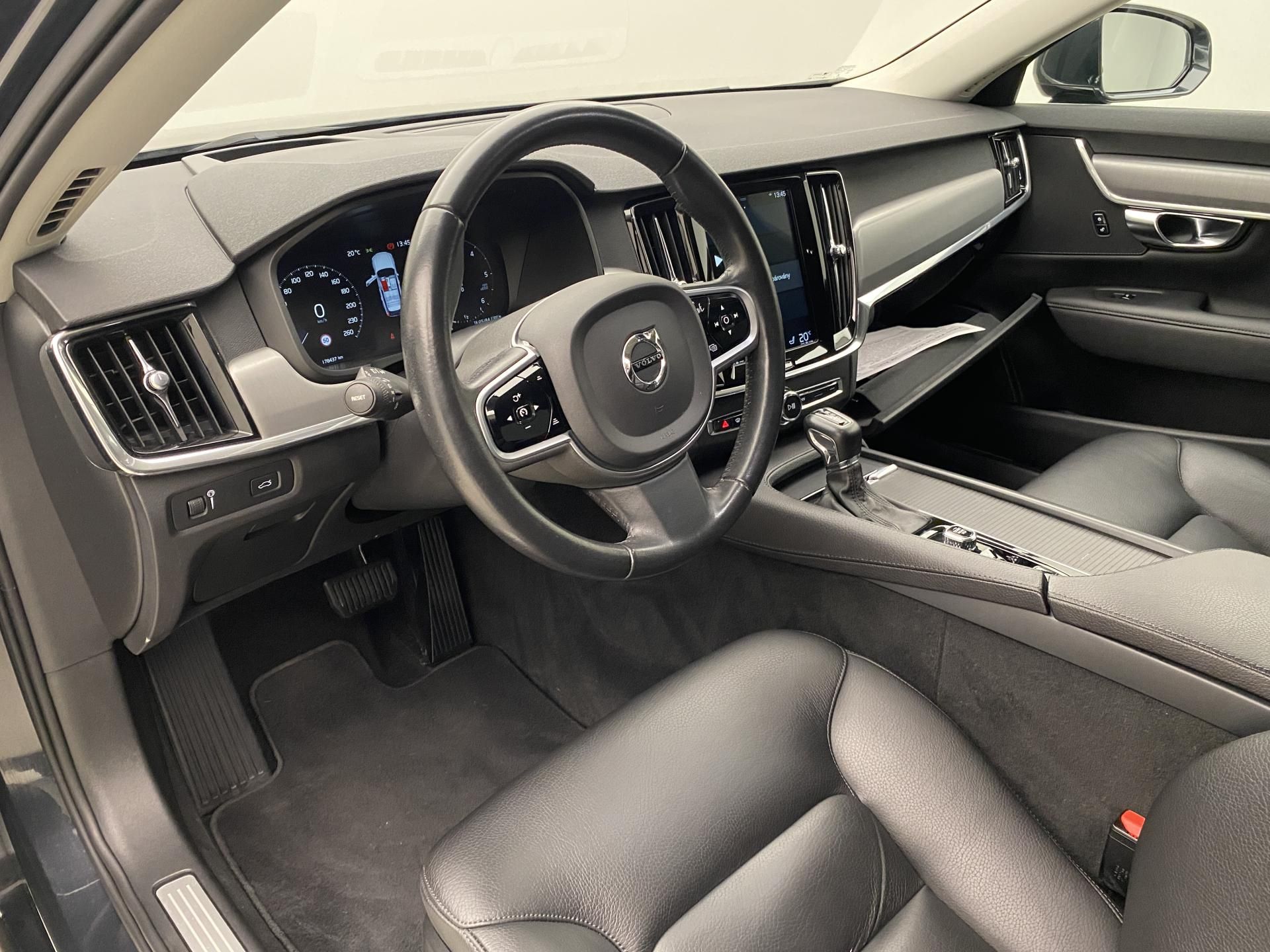 Volvo V90, D4 MOMENTUM AUT - fotka 4