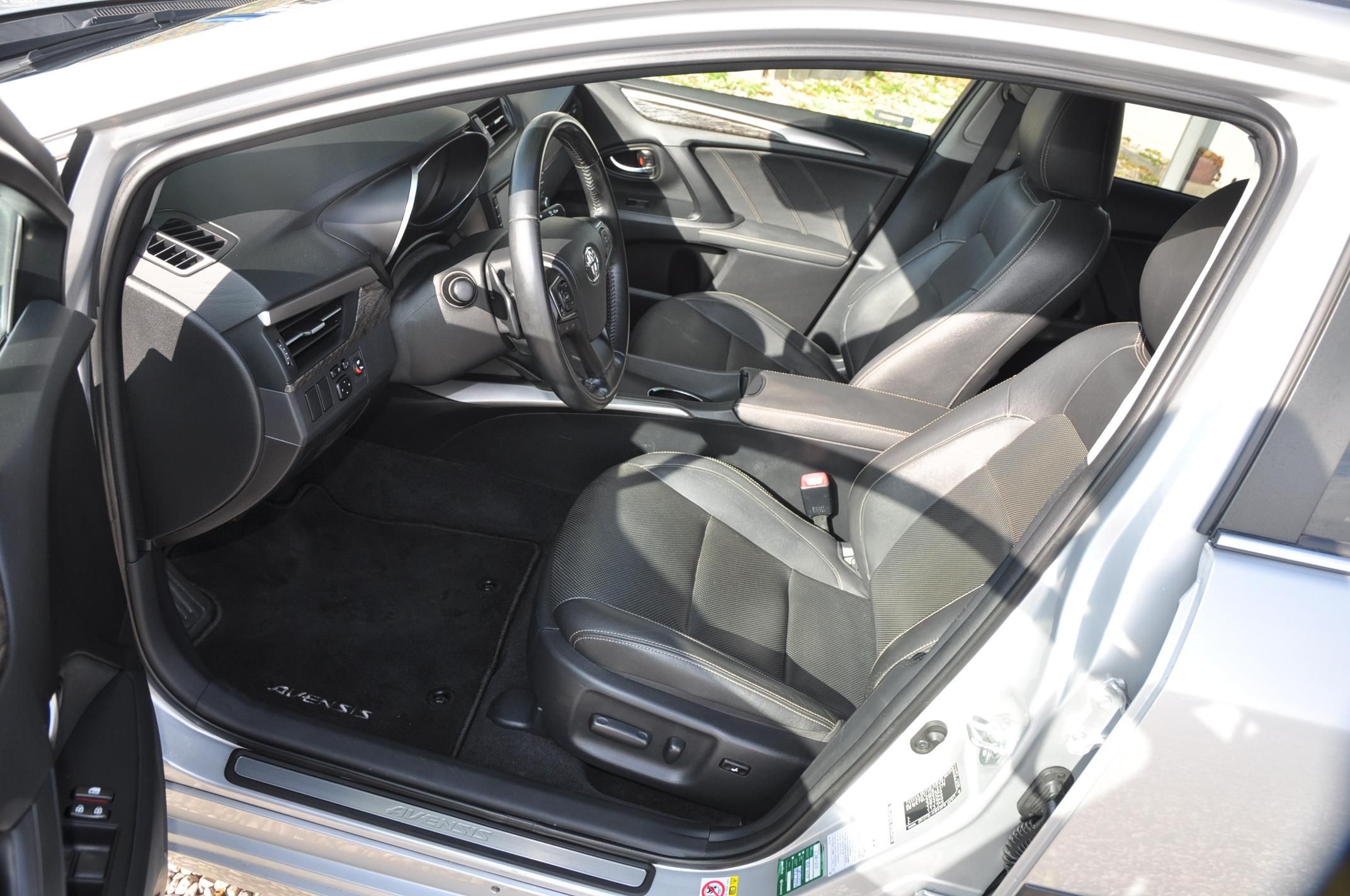 Toyota Avensis, 2.0i 112kW KOMBI A/T Panorama - fotka 6