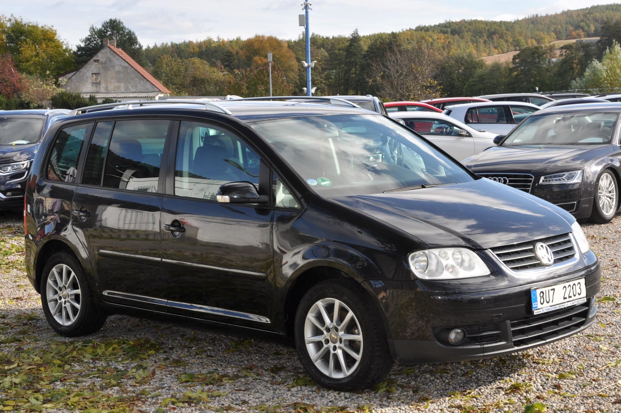 Volkswagen Touran, 2.0TDi 100kW 7.míst Highline - fotka 2