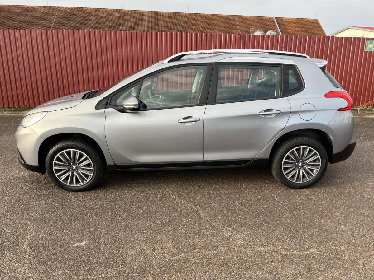 Peugeot 2008, 1,2 PureTech 81KW 1.MAJITEL ČR - fotka 4