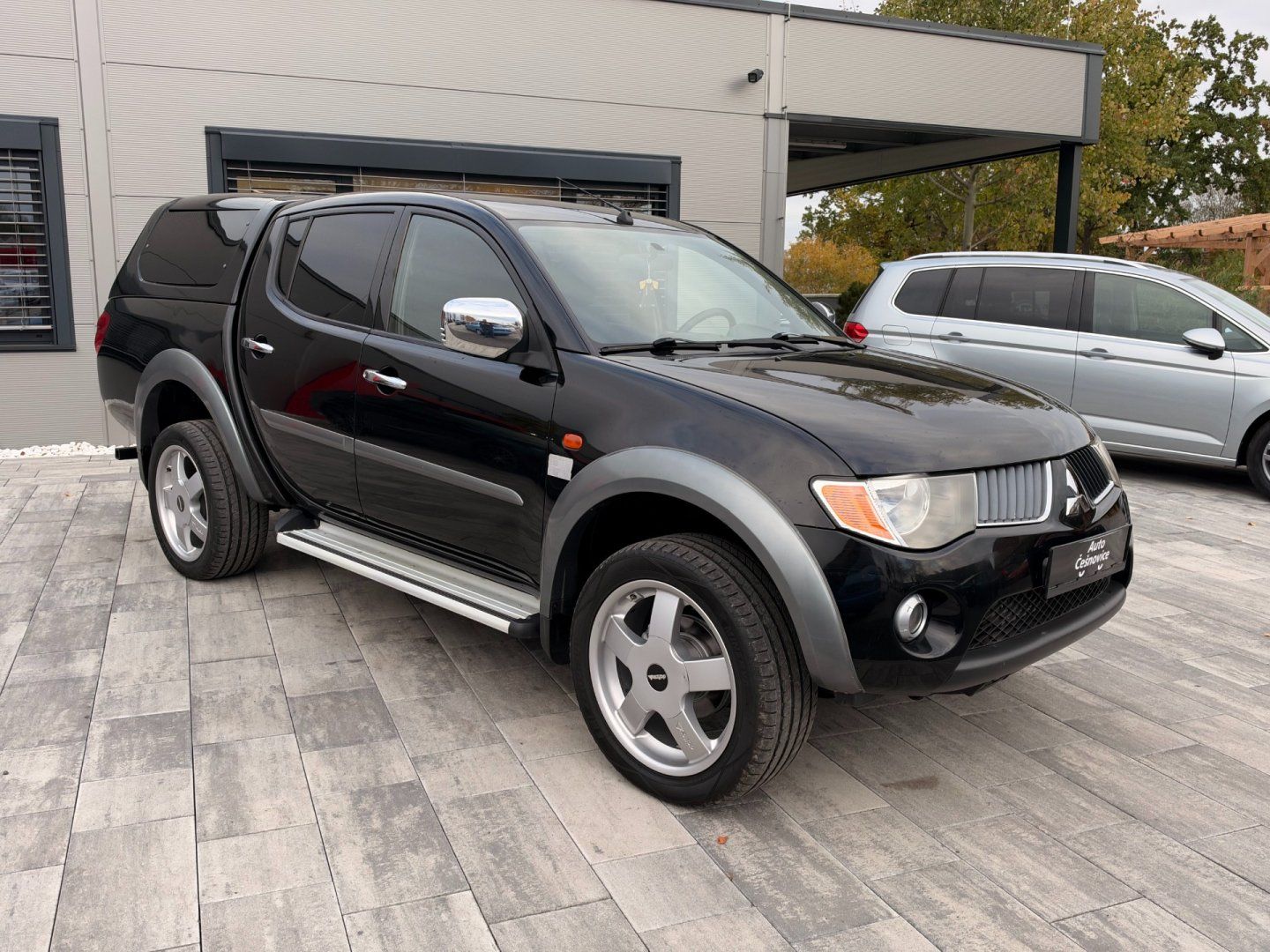 Mitsubishi L200, 2.5DI-D 100kW 4x4 HARDTOP/AUT - fotka 3