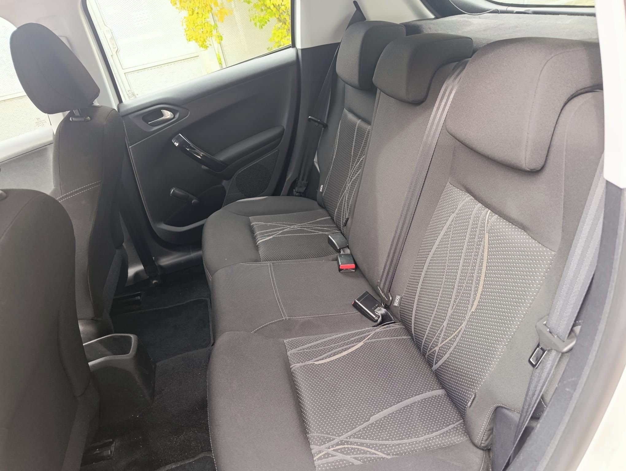 Peugeot 208, Peugeot 208 1,2i - fotka 6