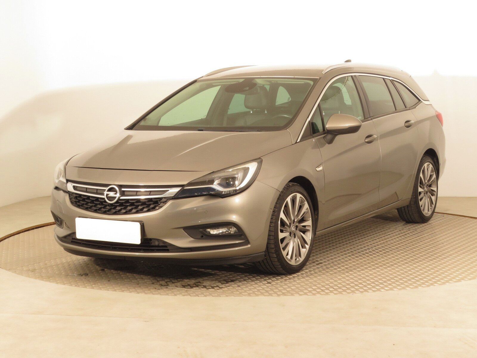 Opel Astra, 1.6 BiCDTI, Innovation - fotka 2