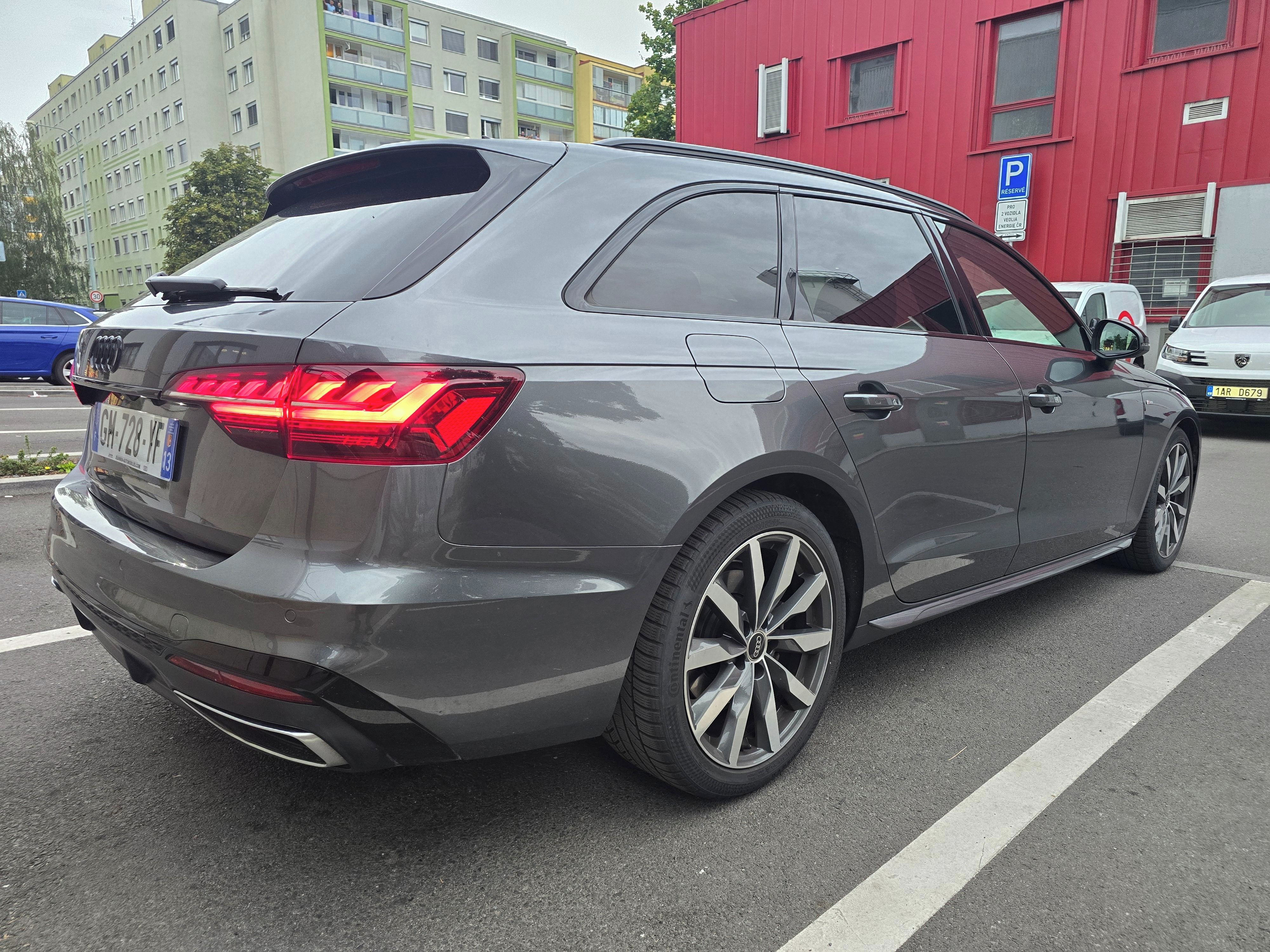 Audi A4, S-line Avant - fotka 5