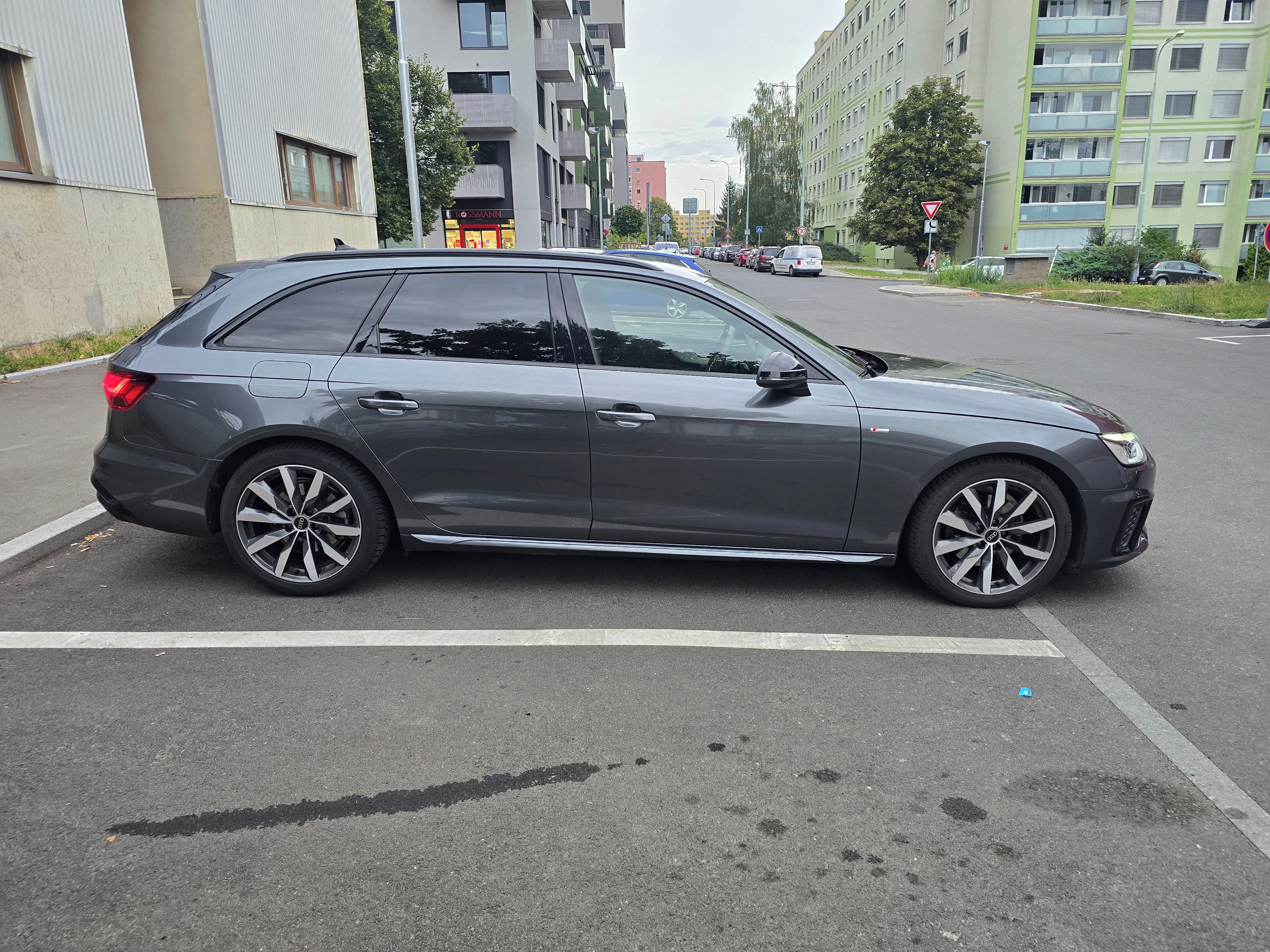 Audi A4, S-line Avant - fotka 6