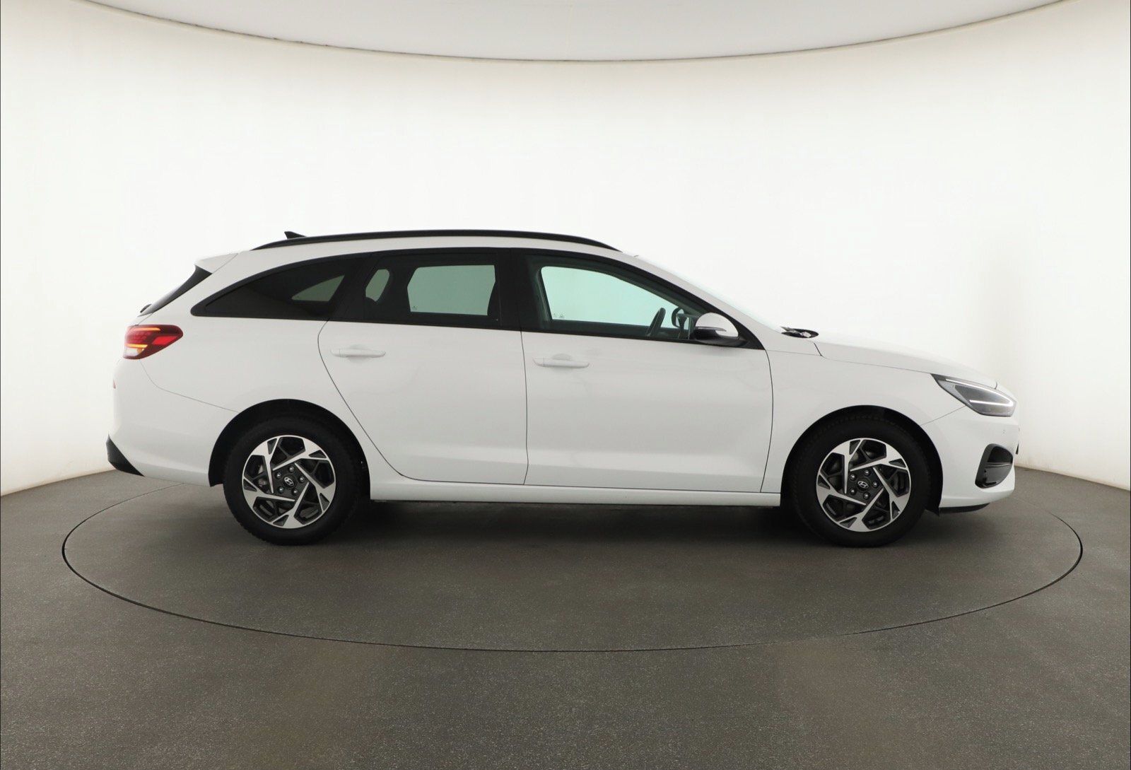 Hyundai i30, 1.5 T-GDI MHEV 48V - fotka 6