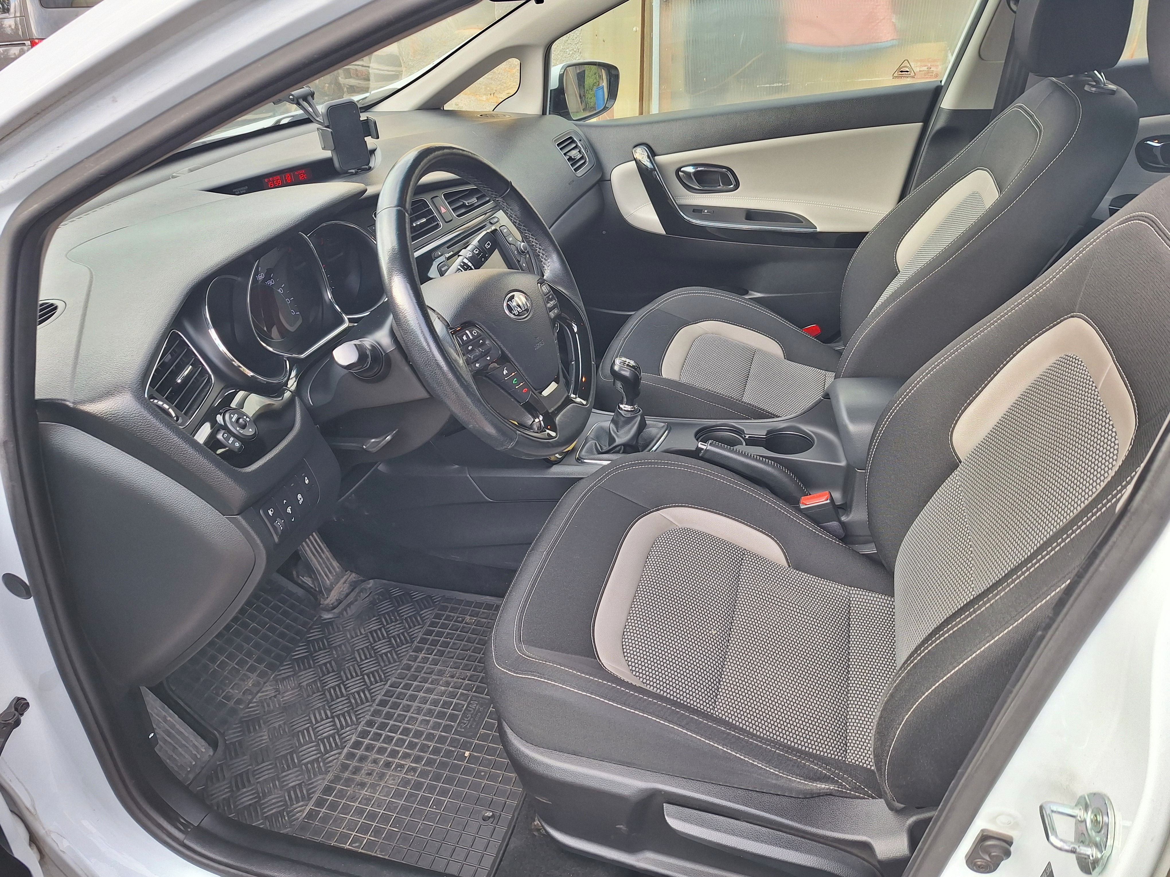 Kia Cee´d, Benzín 1.6 99kw combi - fotka 5
