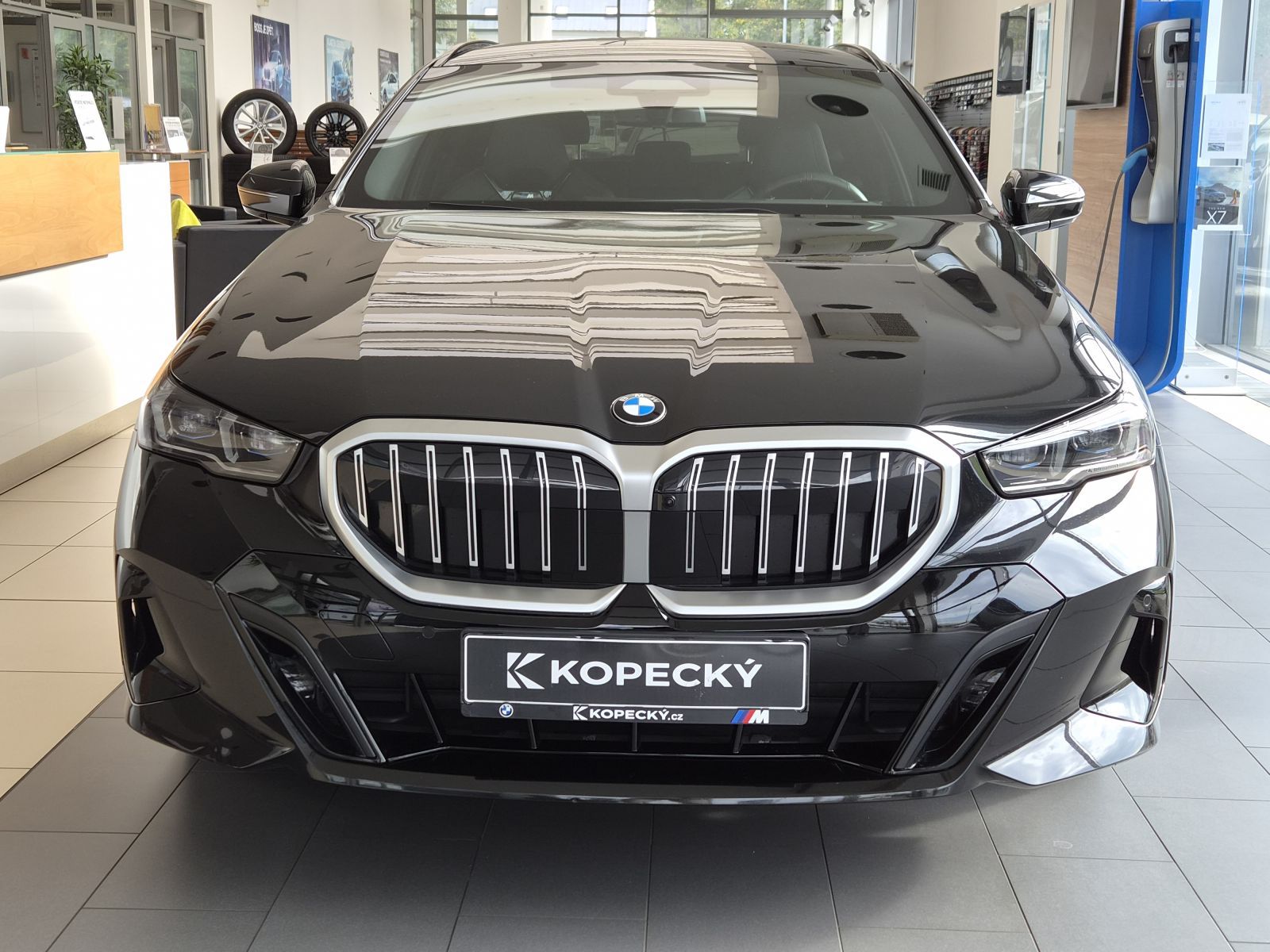 BMW Řada 5, 520 xDrive - fotka 2