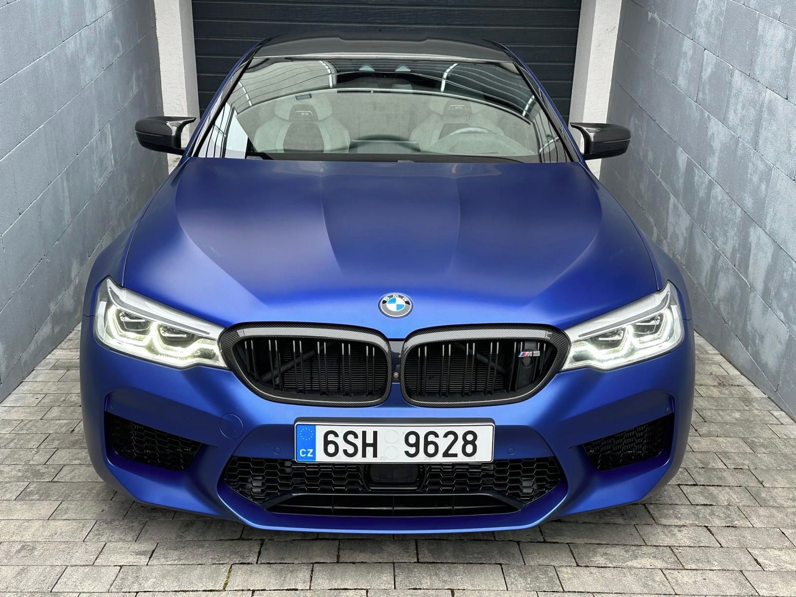 BMW M5, BMW M5 Competition FULL výbava