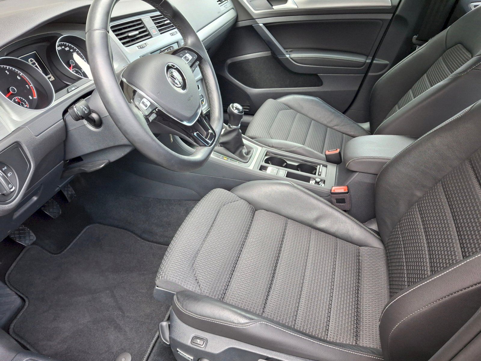 Volkswagen Golf, Comfort 1,4TSi 92kW - fotka 6