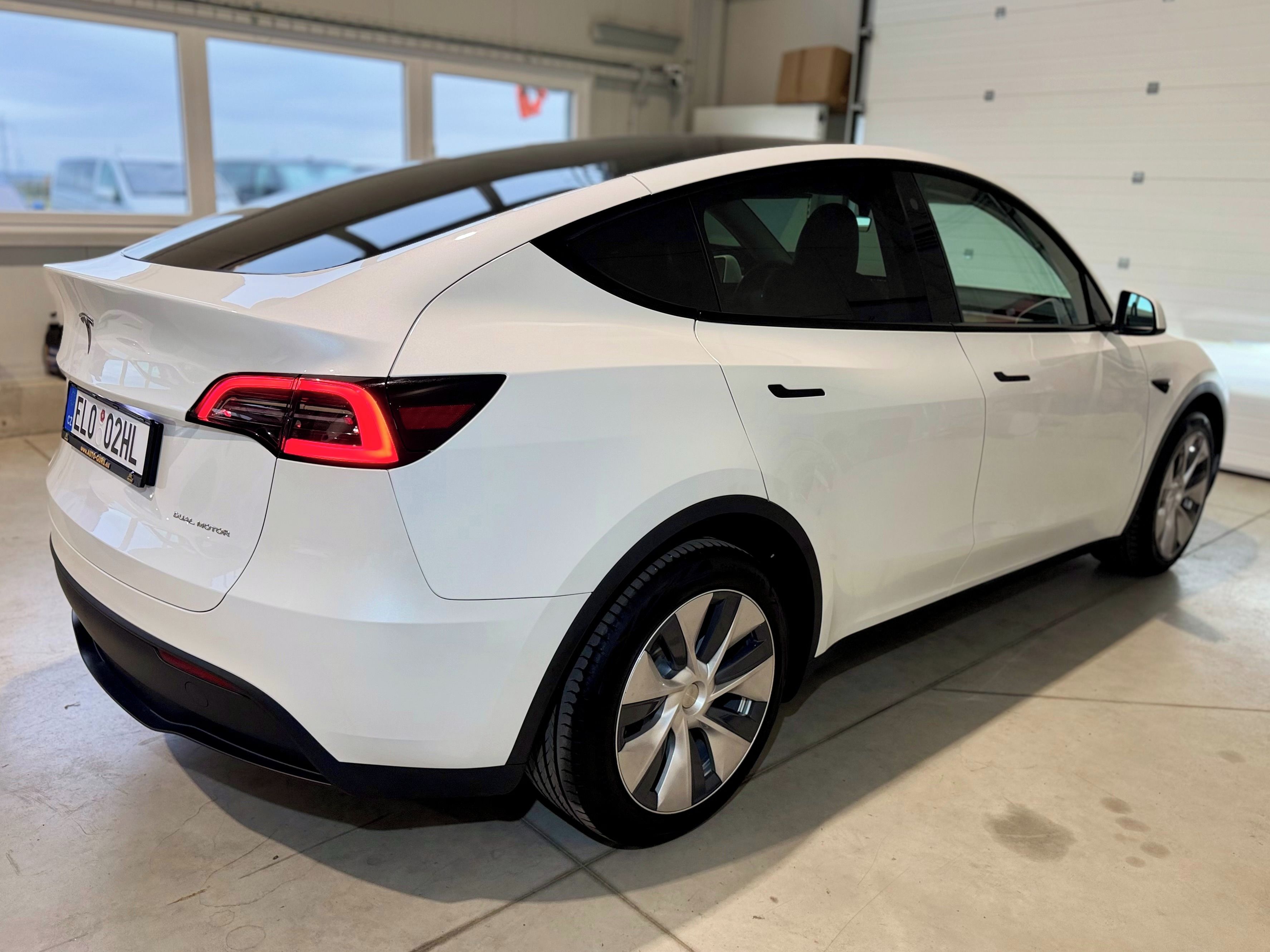 Tesla Model Y, LR AWD 34tkm tažné 95%SOH DPH - fotka 4