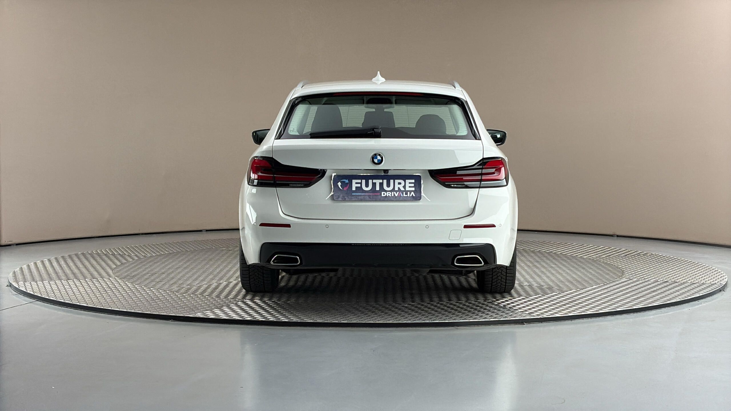BMW Řada 5, 2.0 520d At Touring - fotka 5