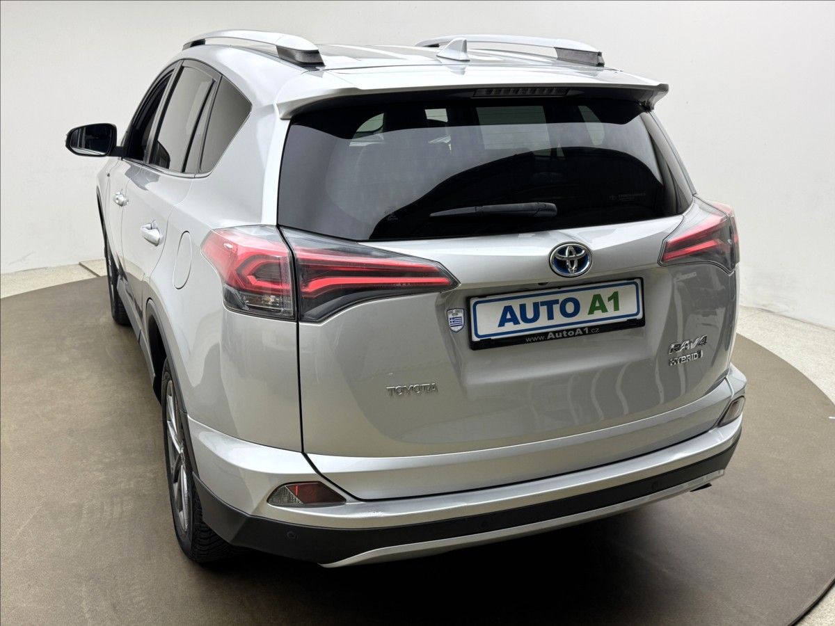 Toyota Rav4, 2,5 114kW HYBRID LED KŮŽE 360° - fotka 6