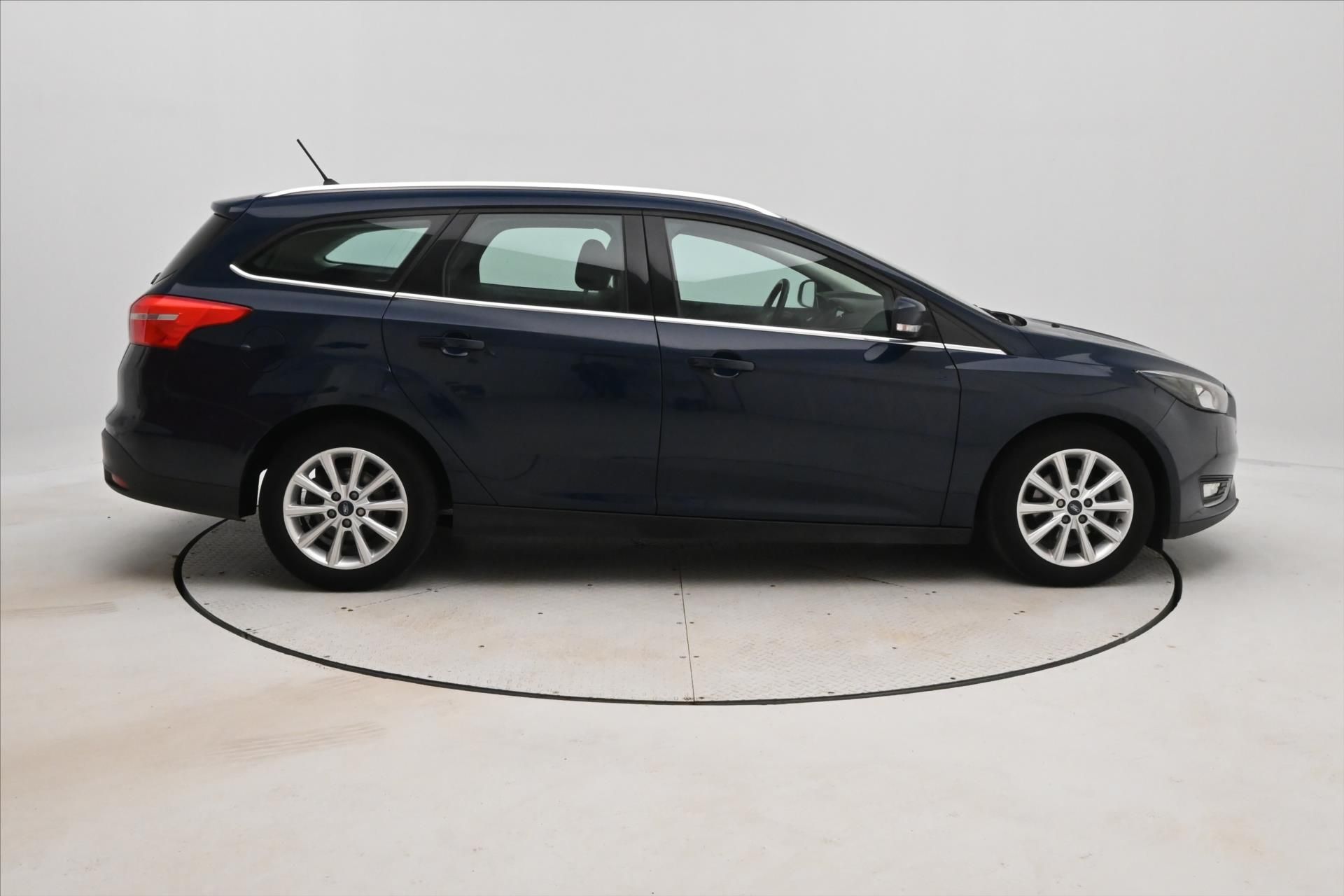 Ford Focus, 1,0 EcoBoost 92 kW TAŽNÉ Záruk - fotka 4