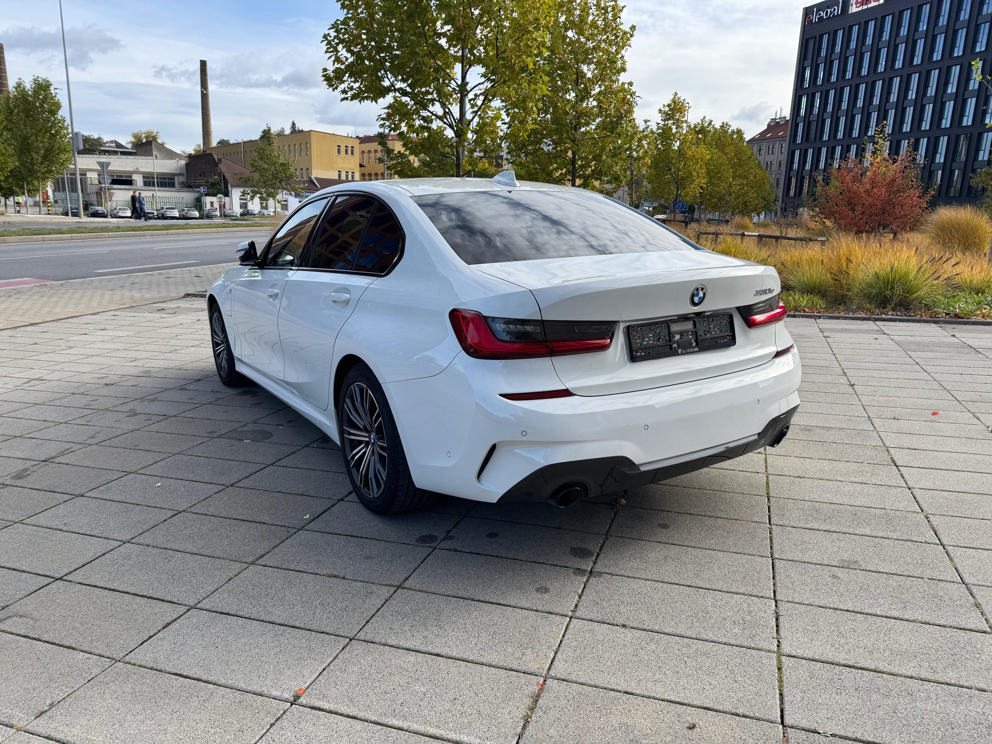 BMW Řada 3, 330e | XDrive | 1.MAJ | Full - fotka 5