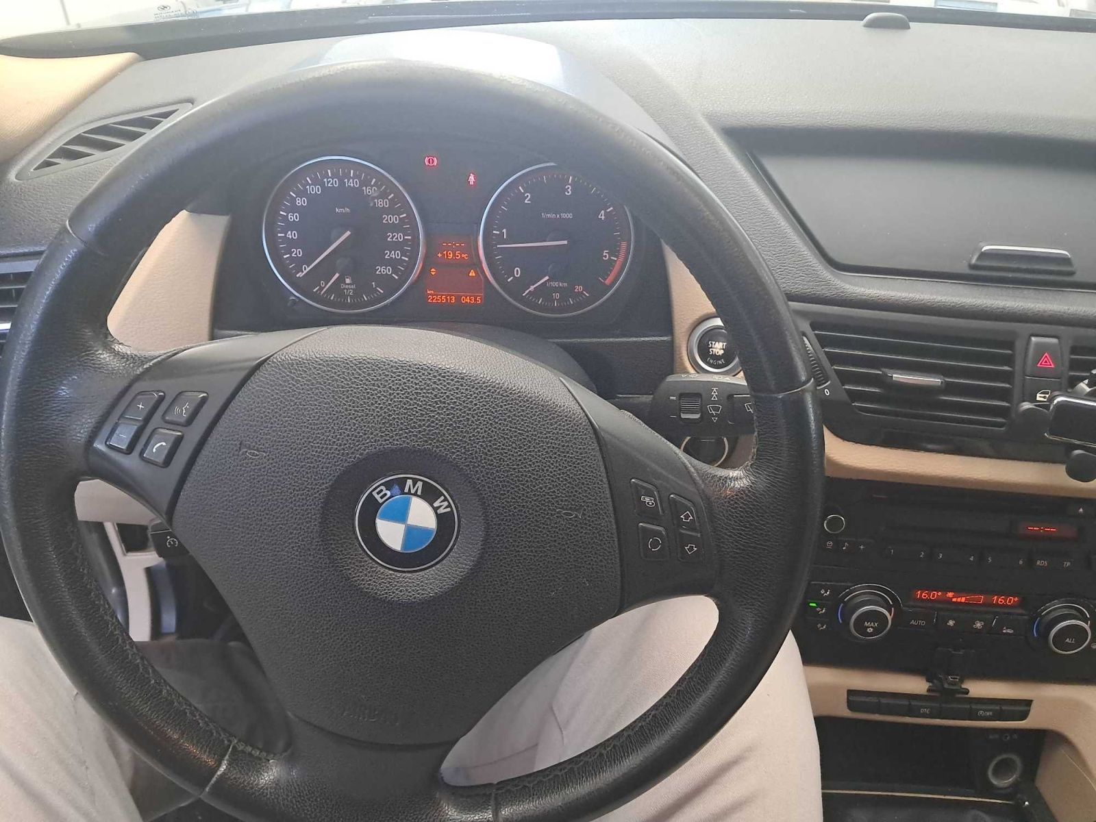 BMW X1, sDrive18d, po STK - fotka 3