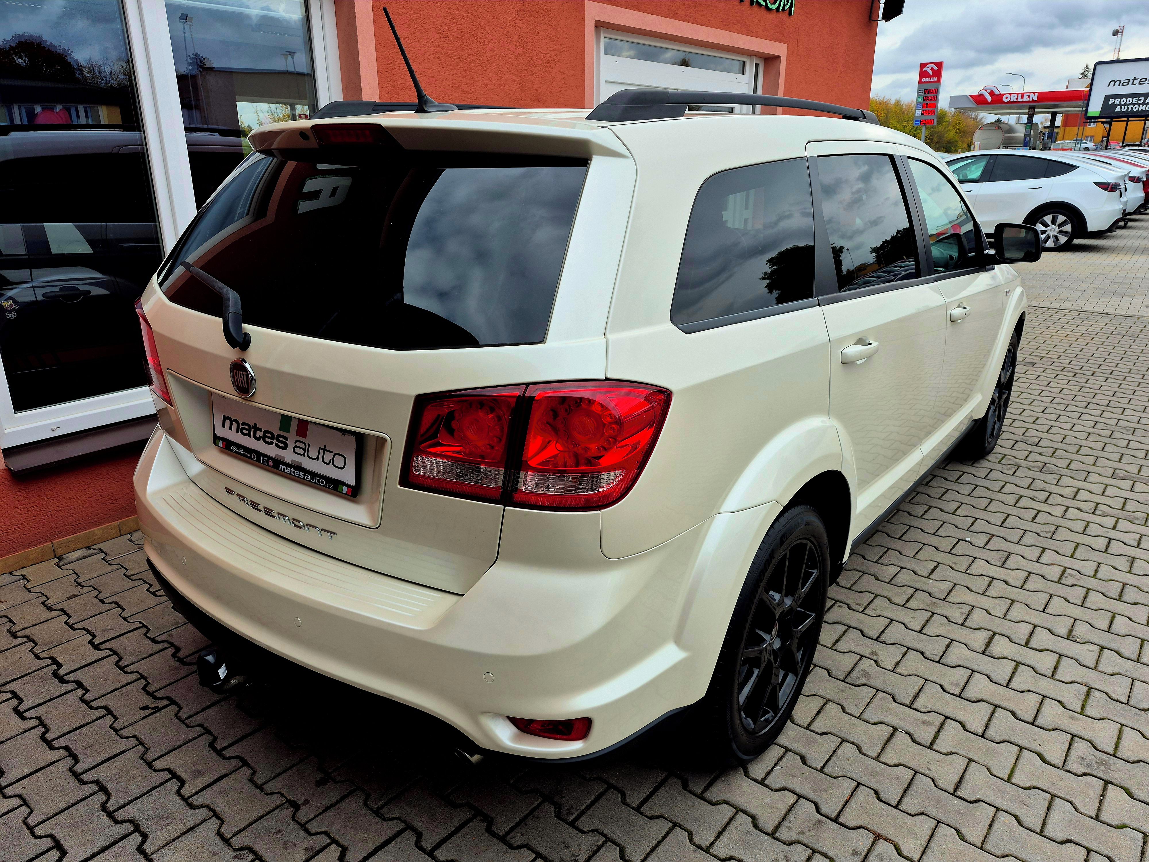 Fiat Freemont, 2.0 MJ 125 kW Black Code TAŽNÉ - fotka 5