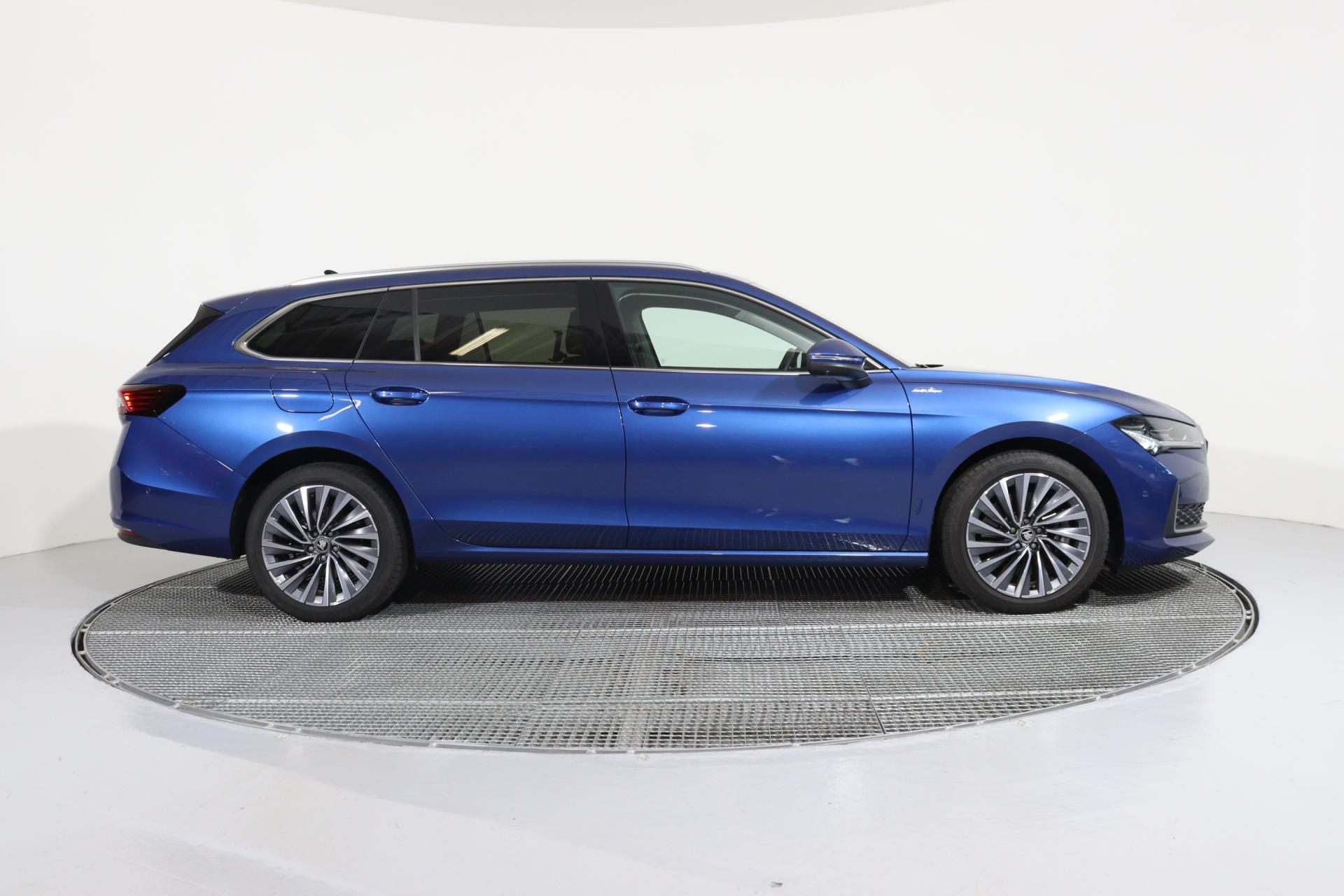 Škoda Superb, COMBI L&K 2,0TDI 142kW DSG 4x4 - fotka 3