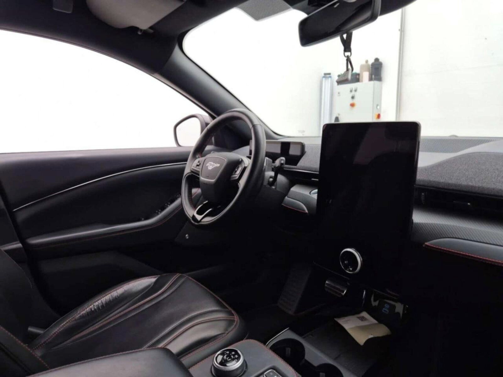 Ford Mustang Mach-E, Standard Range AWD, 4X4 - fotka 3