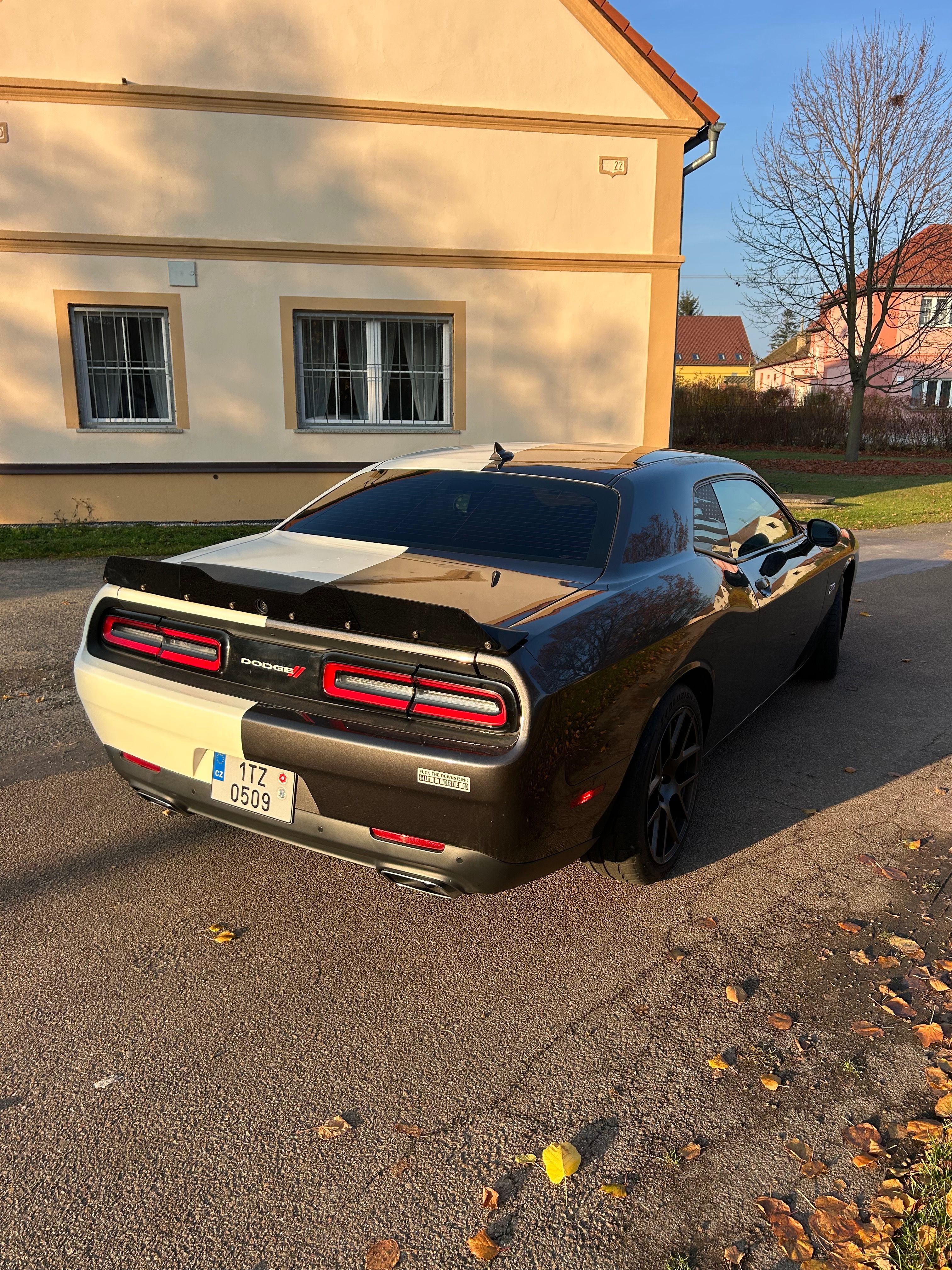Dodge Challenger, Dodge Challenger SRT 6.4 - fotka 4