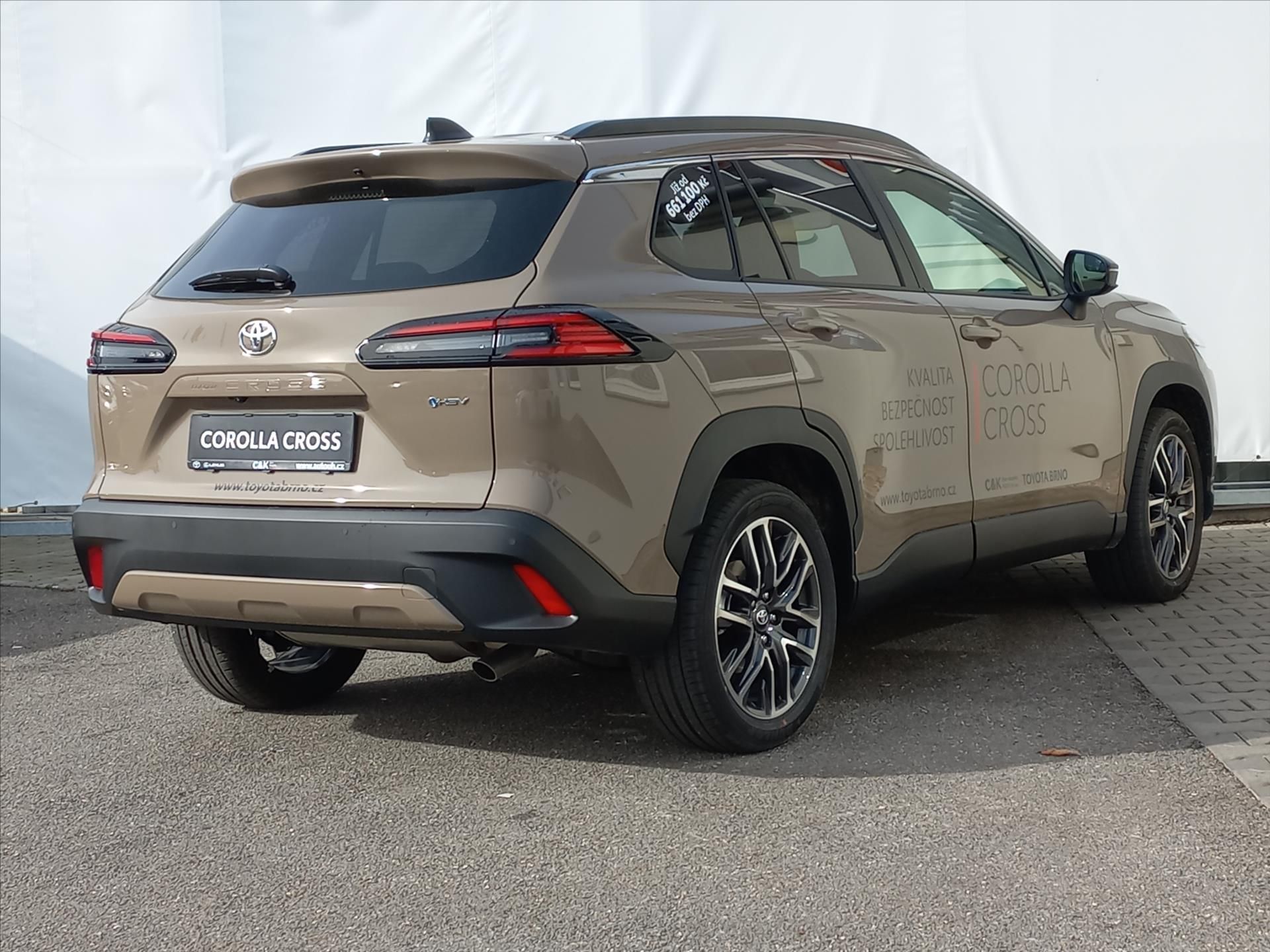 Toyota Corolla Cross, 2,0 Hybrid e-CVT 178k  Style - fotka 3