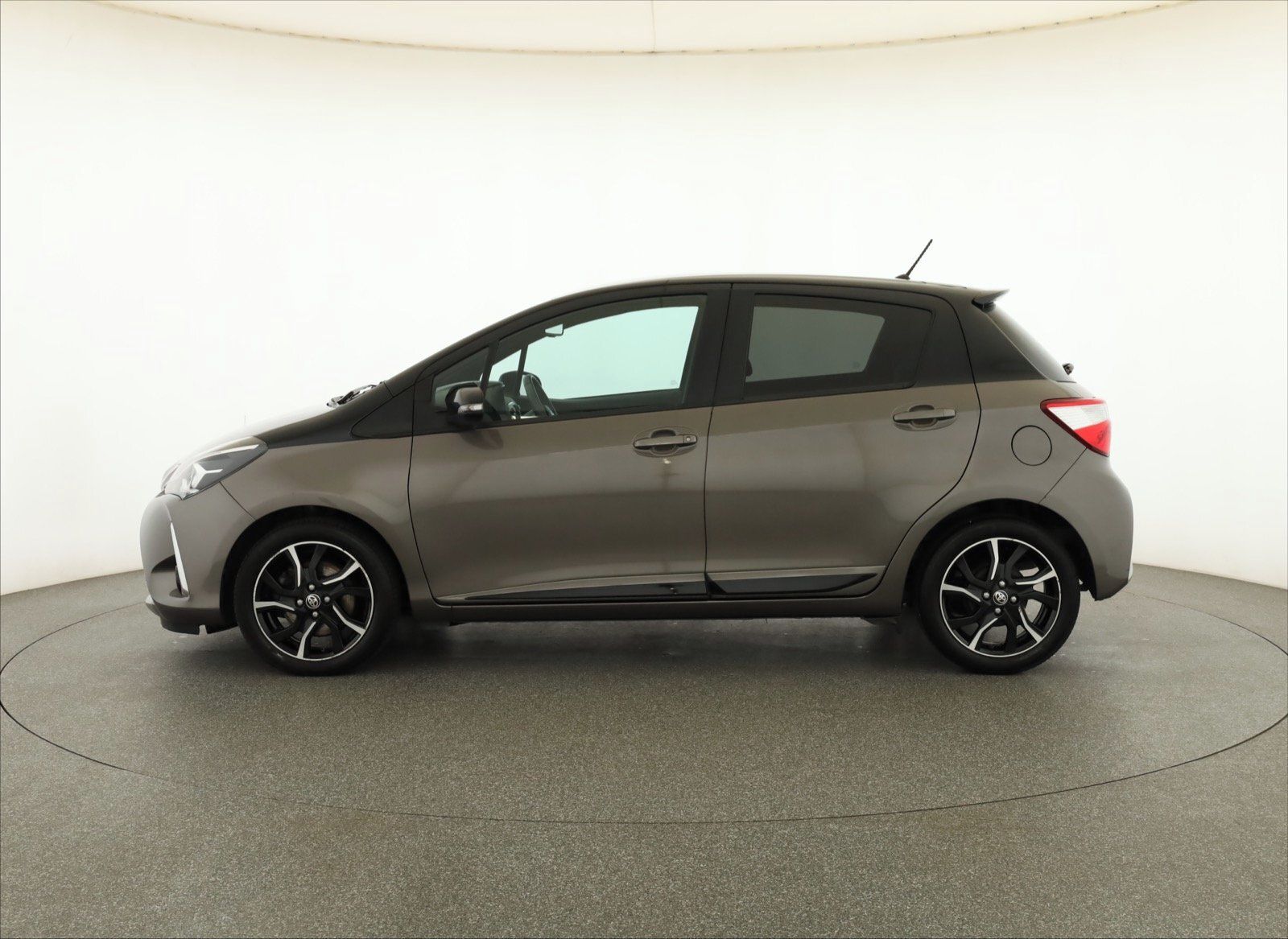 Toyota Yaris, 1.5 Dual VVT-i, Automat, ČR - fotka 3