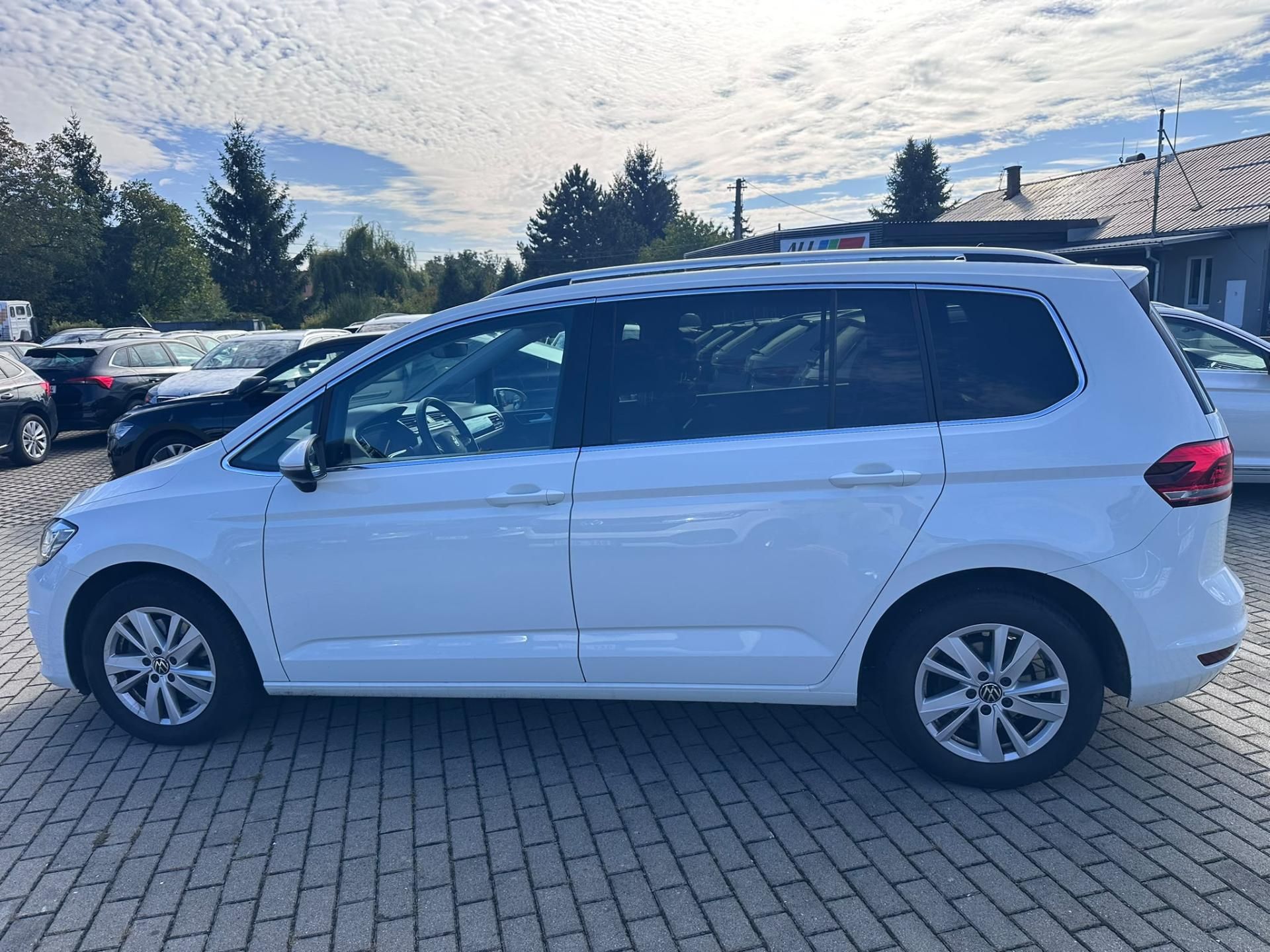 Volkswagen Touran, 2.0 TDI 110kW DSG Highline - fotka 6