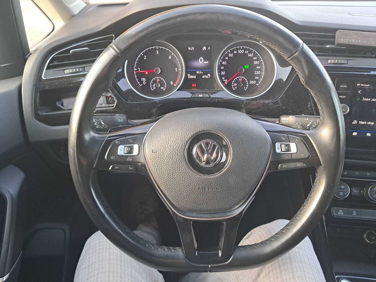 Volkswagen Touran, 2.0 TDI, Highline, Automat - fotka 3