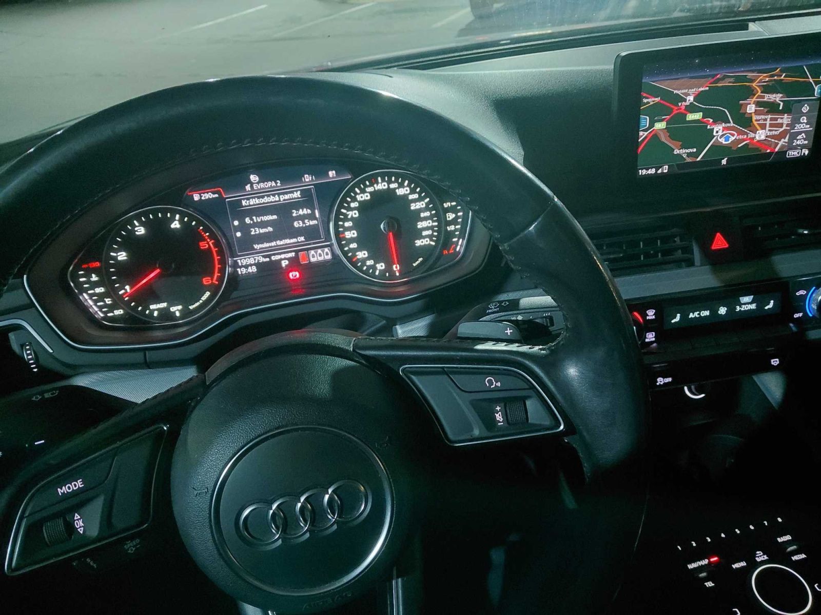 Audi A4, 2.0 TDI, Automat, Kůže, Navi - fotka 3