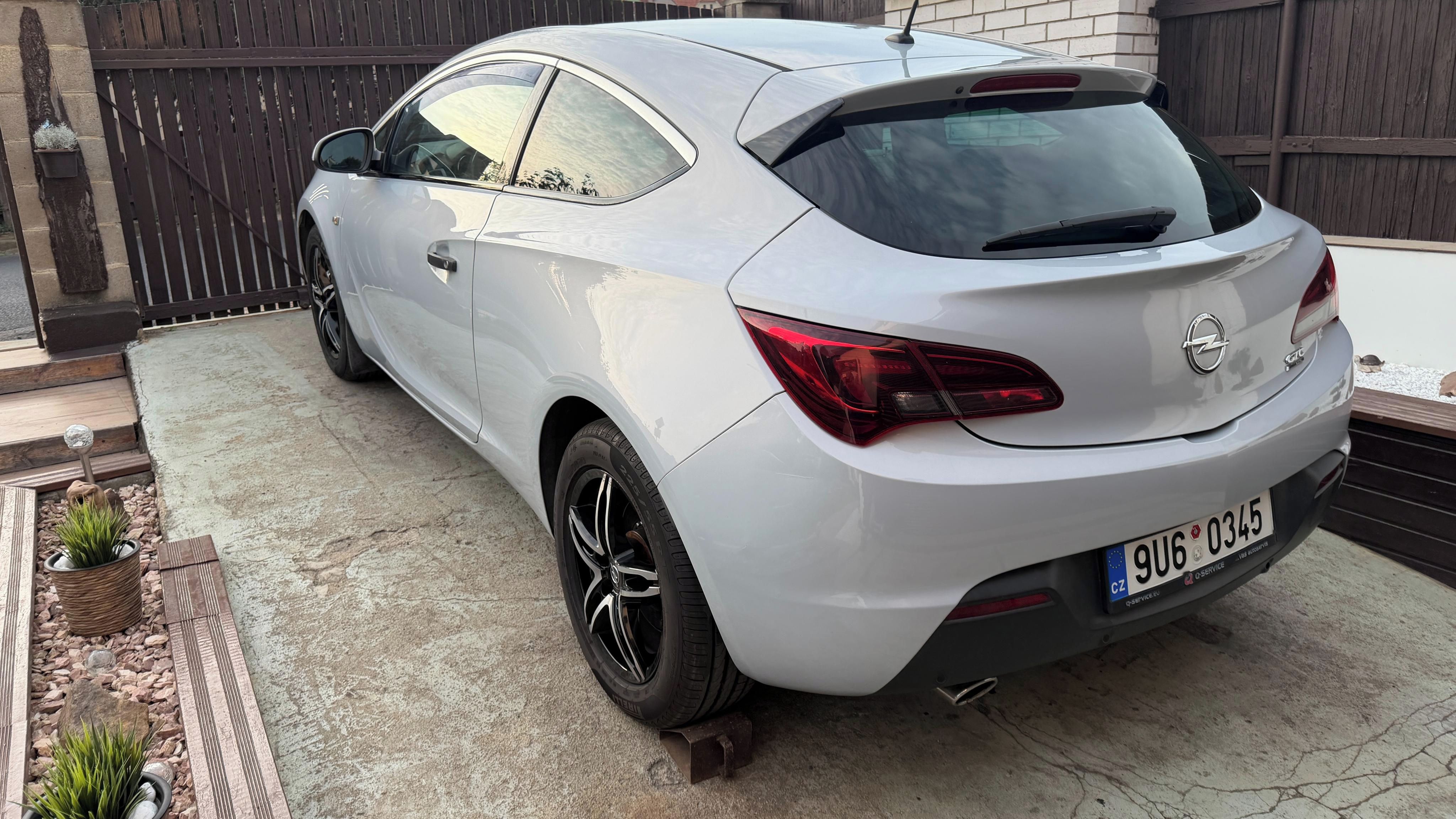 Opel Astra, 1.4i 103kW - fotka 4