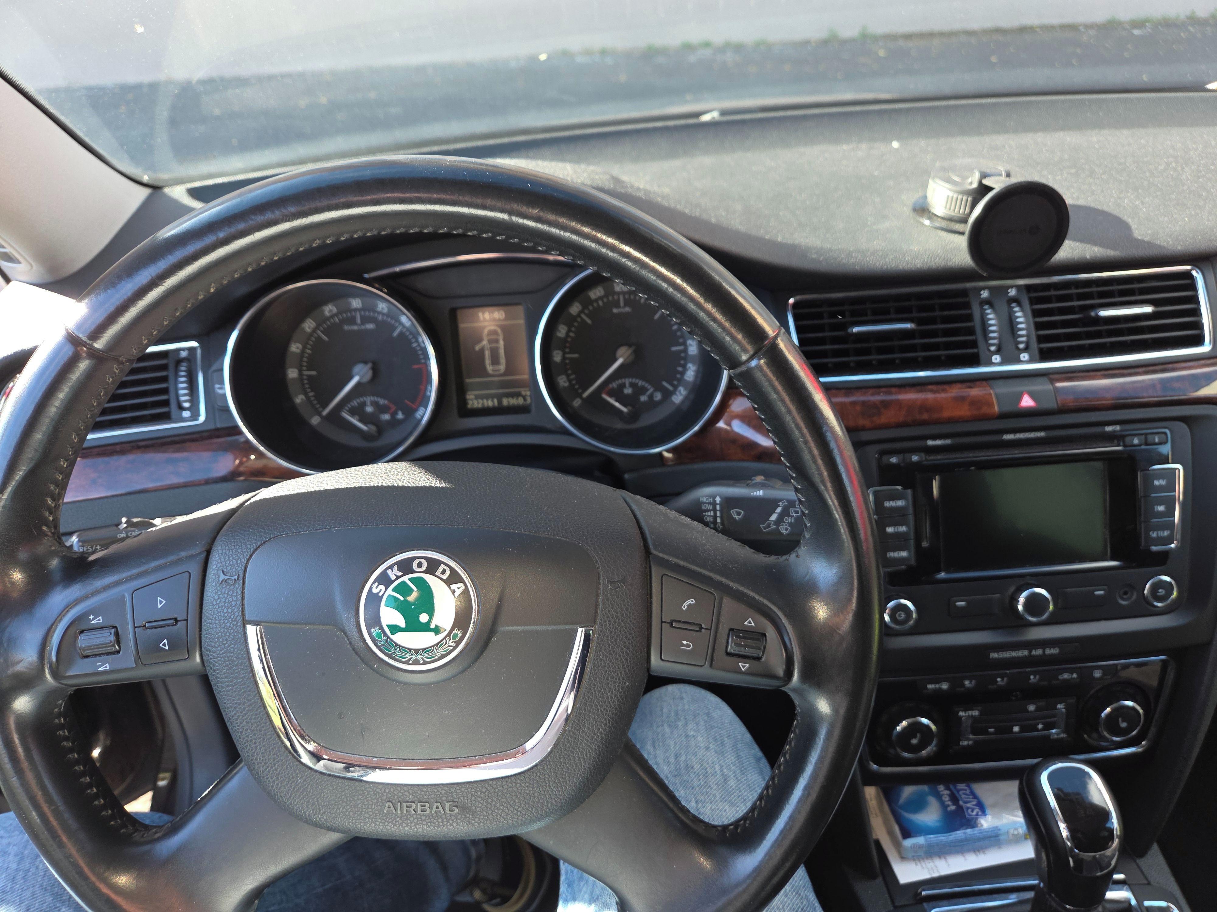 Škoda Superb, Superb combi 1,6tdi Kůže,panor - fotka 4
