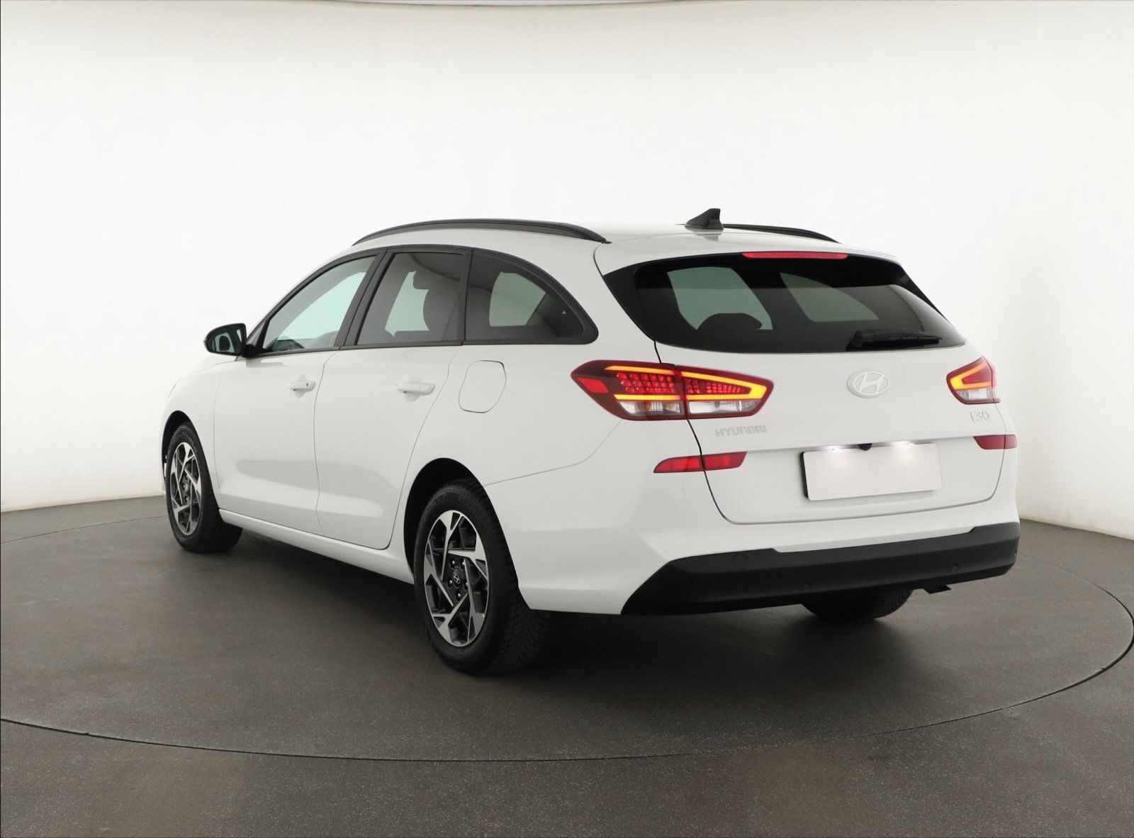 Hyundai i30, 1.5 T-GDI MHEV 48V - fotka 4