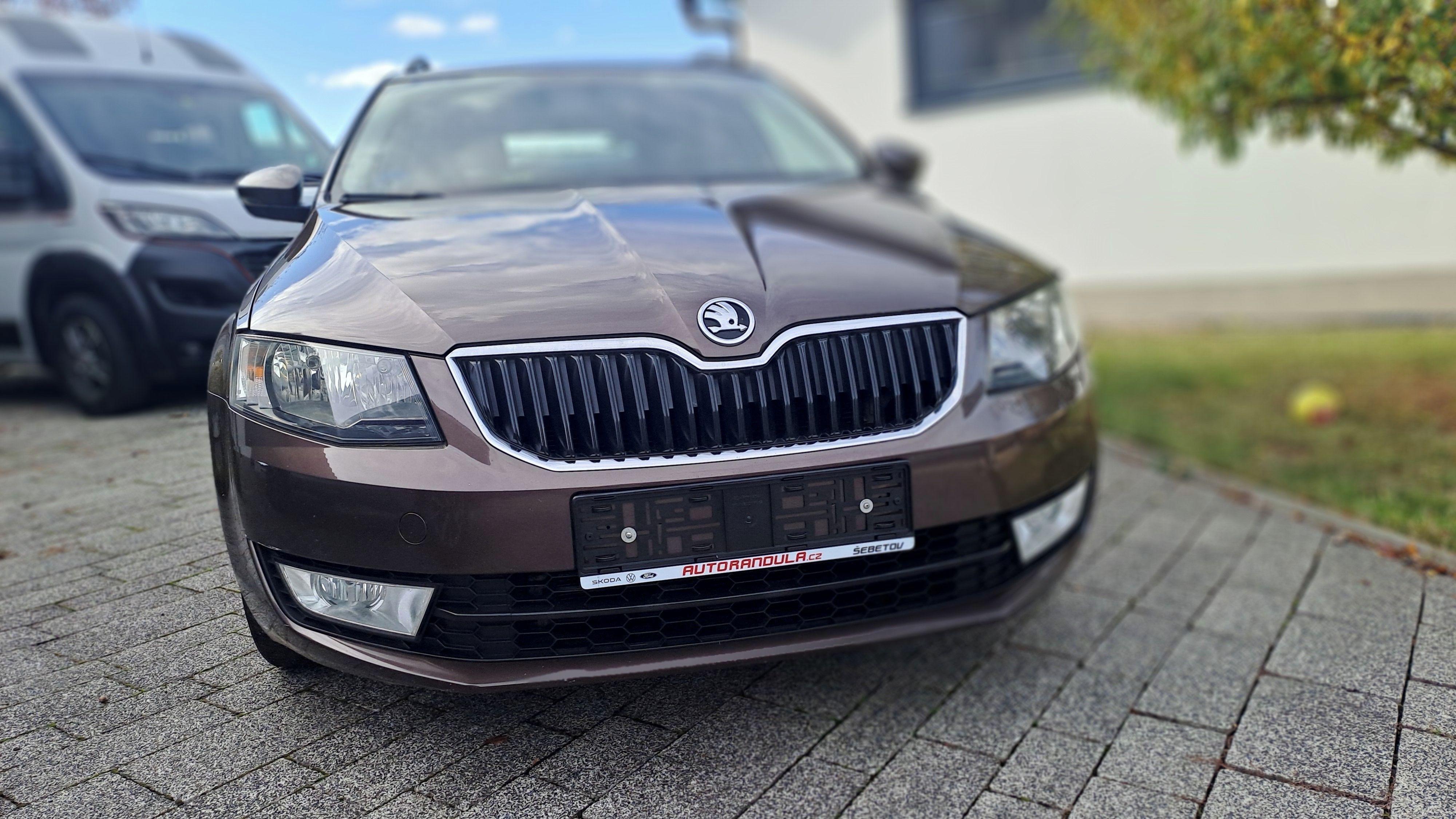 Škoda Octavia, 1,6TDI AMBITION SERVISKA - fotka 4