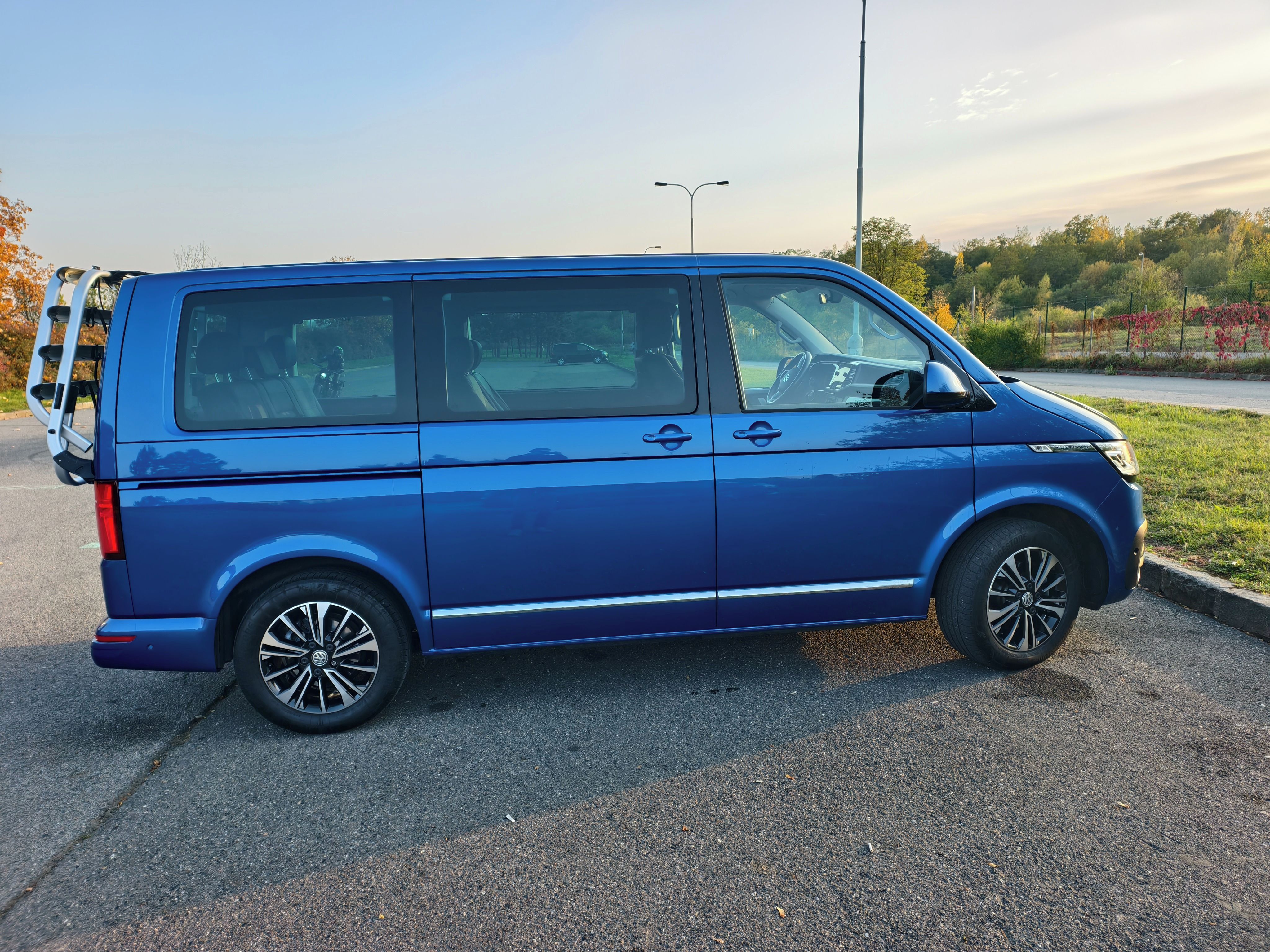 Volkswagen Multivan, 2.0 TDI DSG, 7 MÍST, TAŽNÉ,DPH - fotka 4