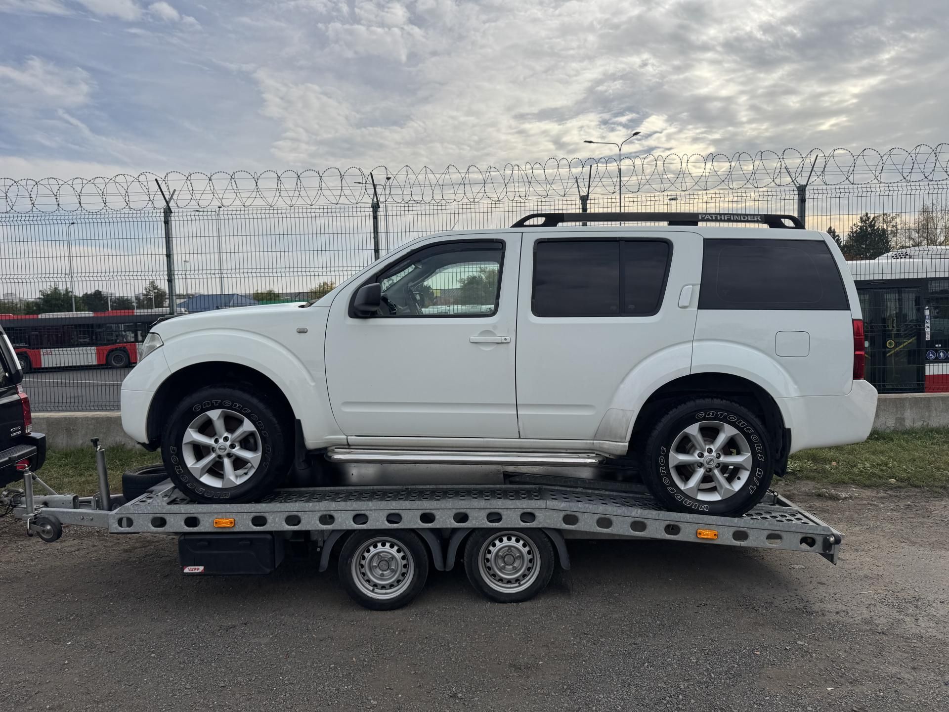 Nissan Pathfinder, 2.5DCI 125kw AT 4x4 - fotka 2