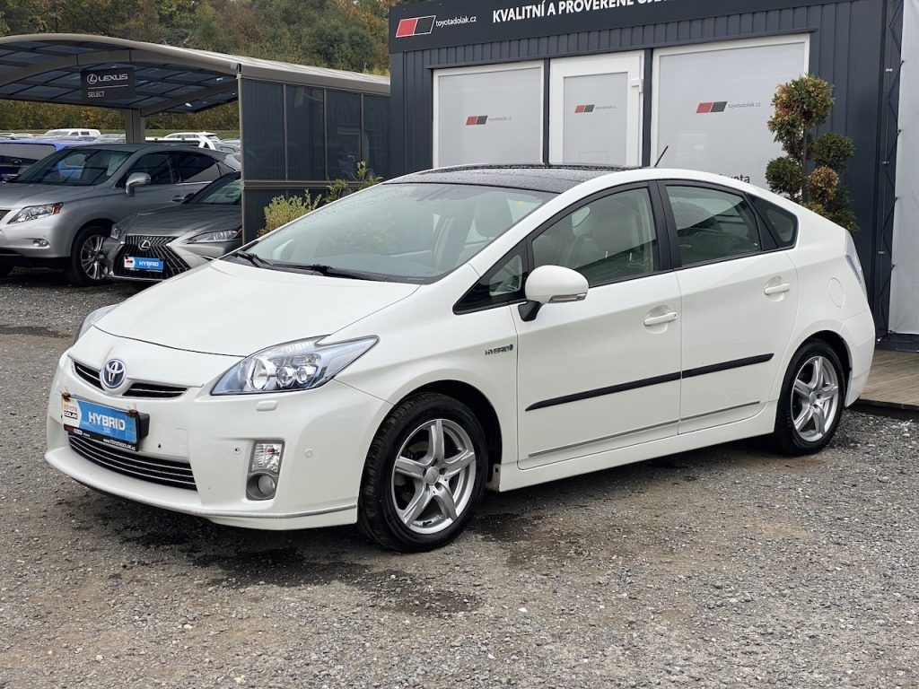 Toyota Prius, 1.8HSD, 2x kola, navi, head-up - fotka 4